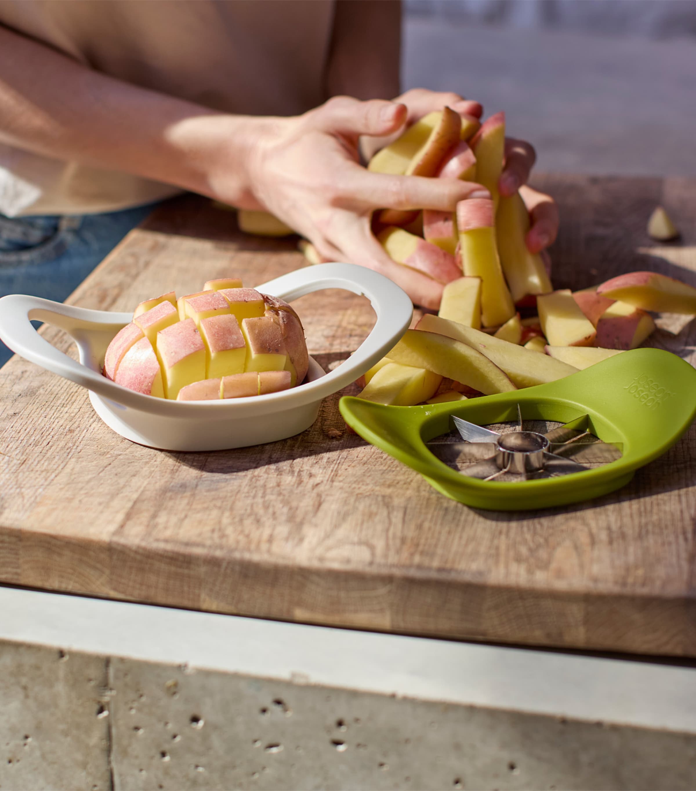 Nest Press 2-in-1 Corer and Chipper STONE/GREEN Image 3