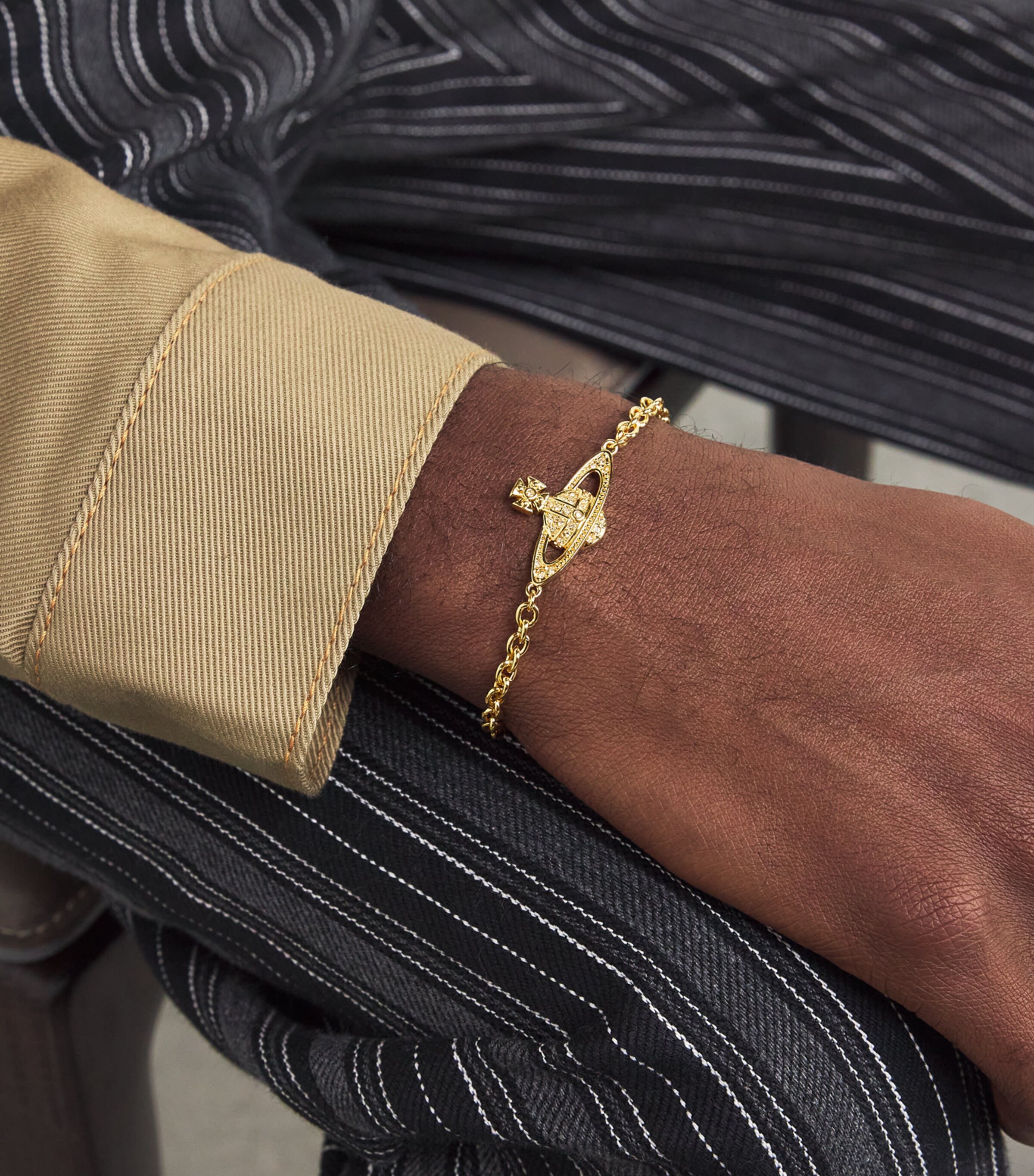 アクセサリーその他 Vivienne Westwood Mini Bas Relief Chain gold bracelet Mini bas relief chain bracelet in GOLD-Light-Colorado-Topaz