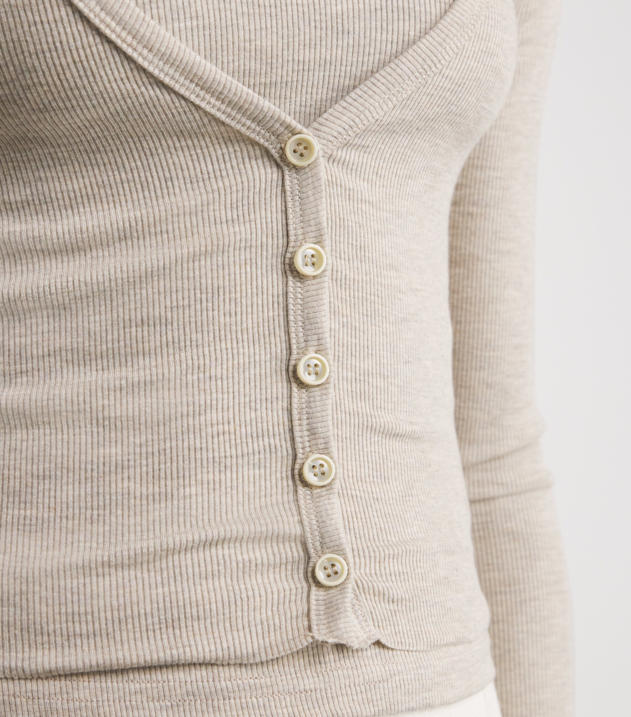 ÉTERNE Womens Ribbed Cropped V-Neck Cardigan Hoat Heather Oatmeal Image 6