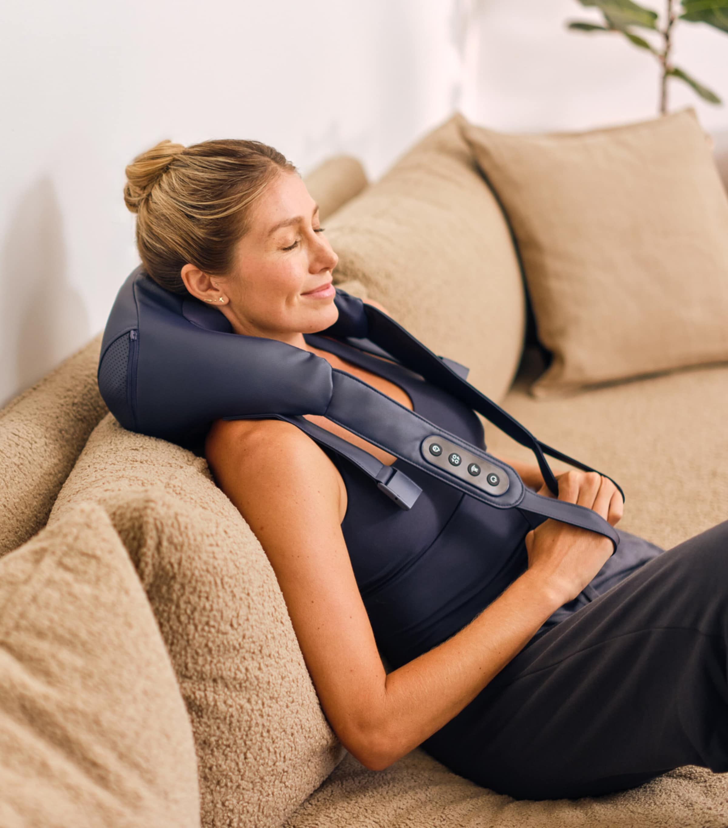 THERABODY ThermNeck & Upper Back Massager | Harrods SE