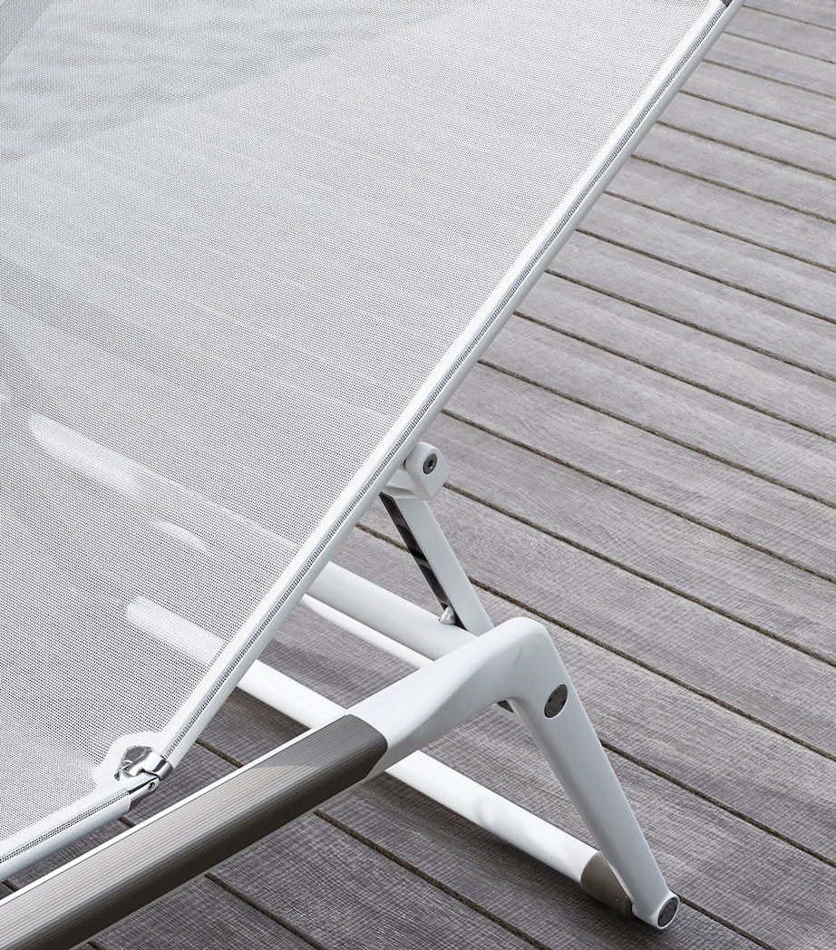 B&B Italia Mirto Cushioned Sunbed White Image 9