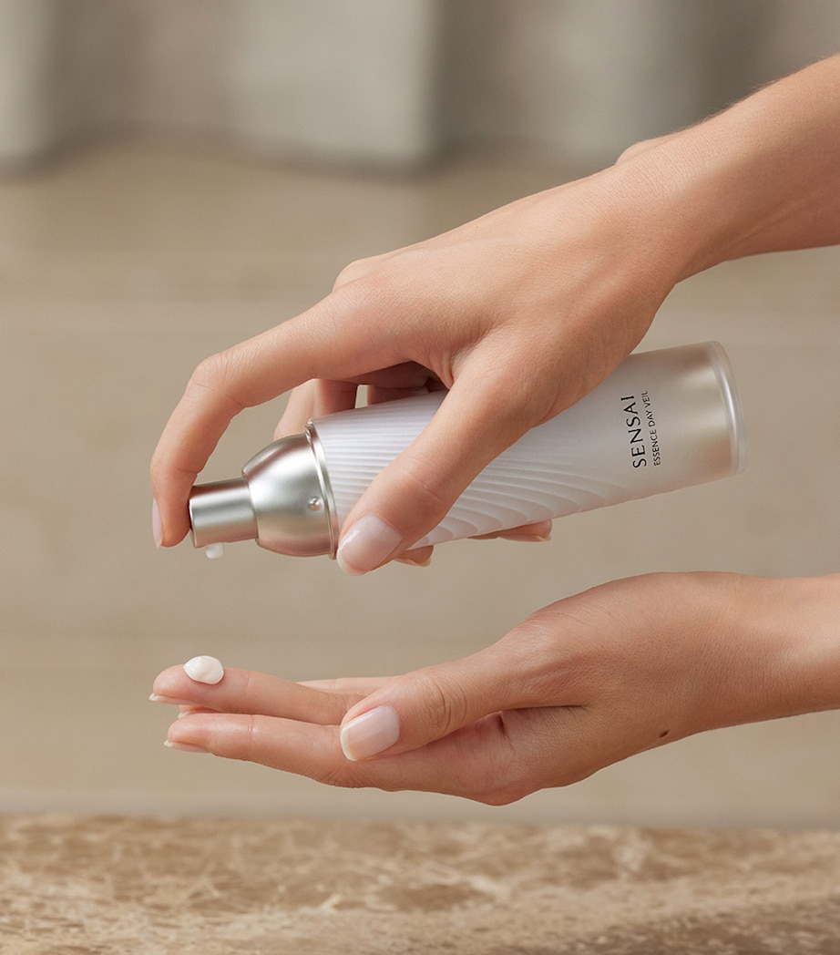 Essence Day Veil (40ml) NO COLOUR Image 4