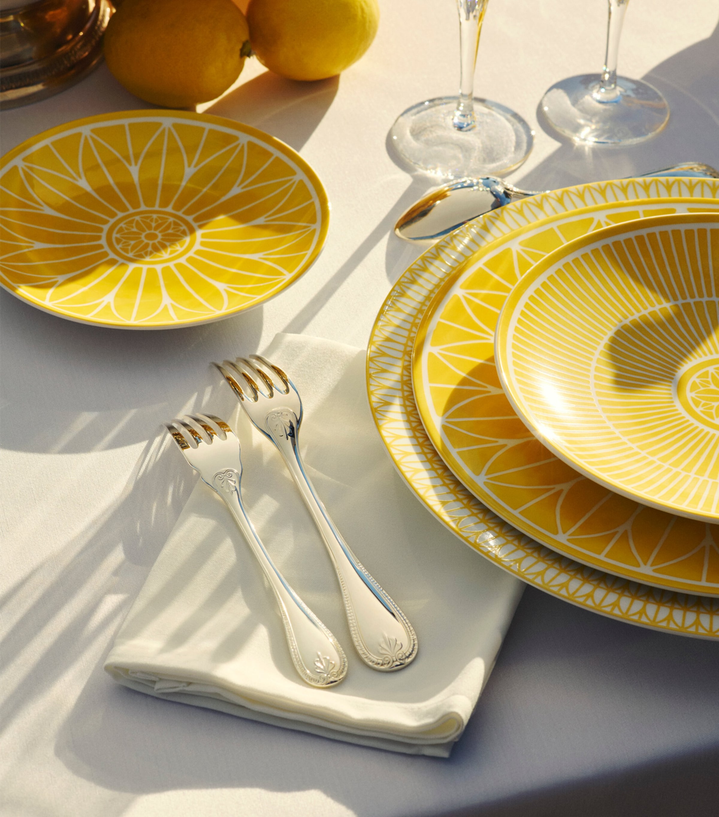 Christofle Porcelain Malmaison Riviera Charger Plate (31cm) White/yellow Image 5