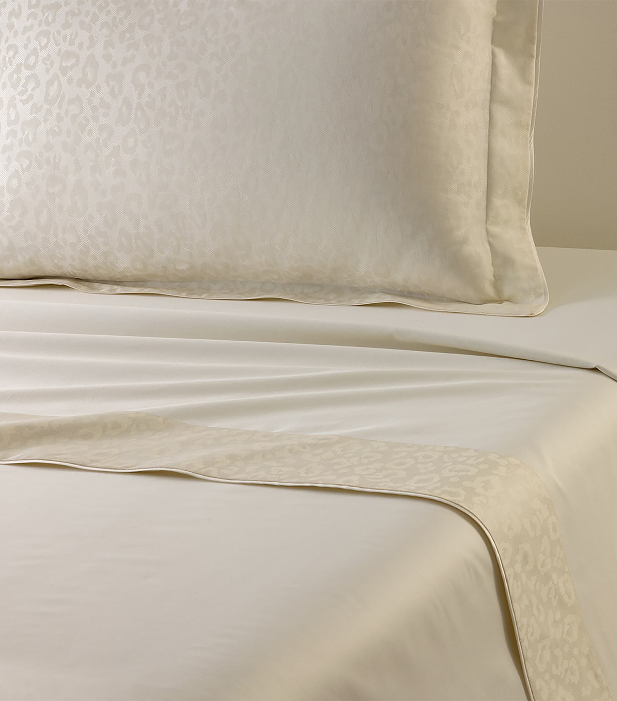 Yves Delorme Leopard Double Flat Sheet (240cm x 295cm) Milk Image 2