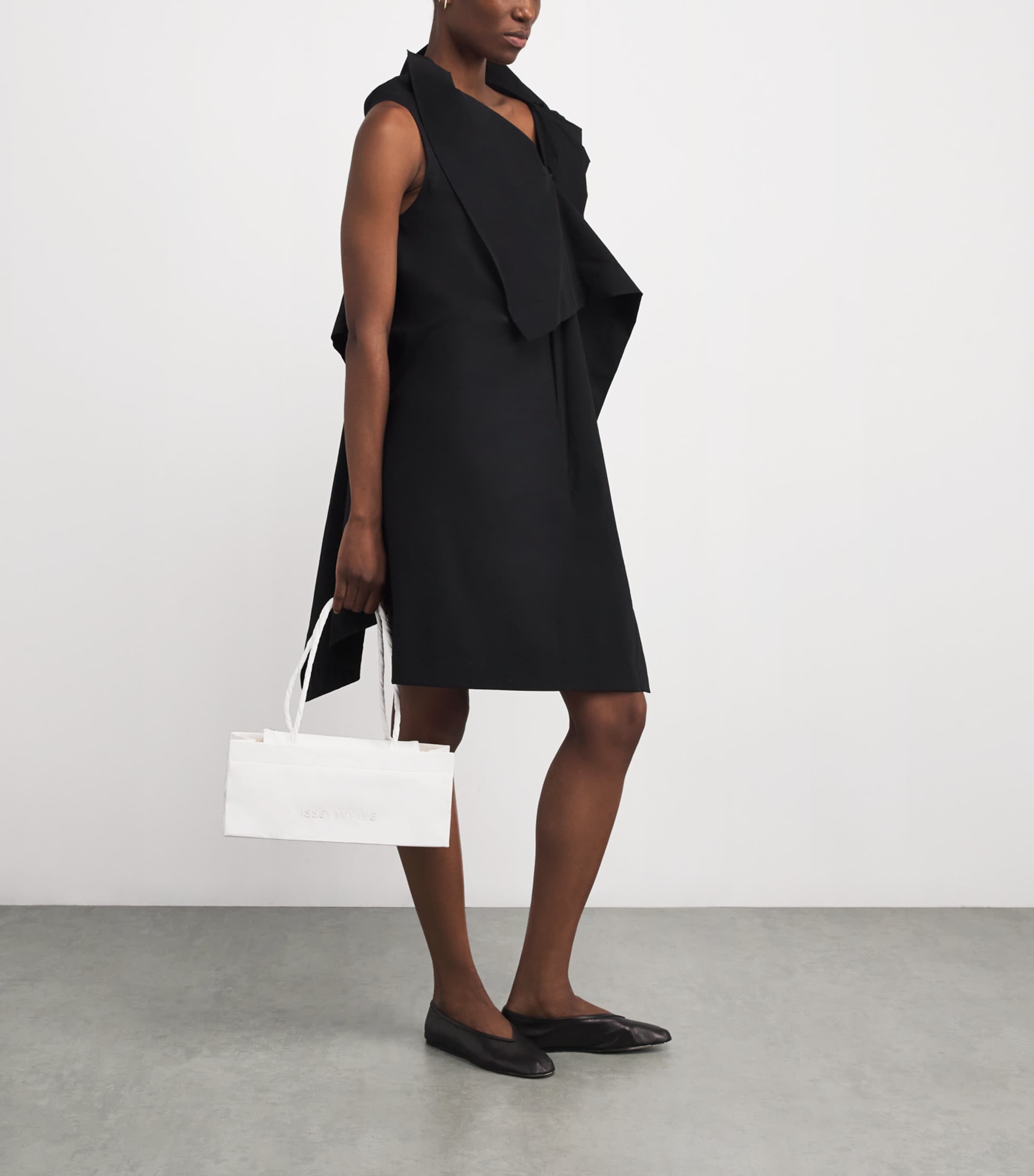 Paper Bag Shoulder Bag WHITE Image 5