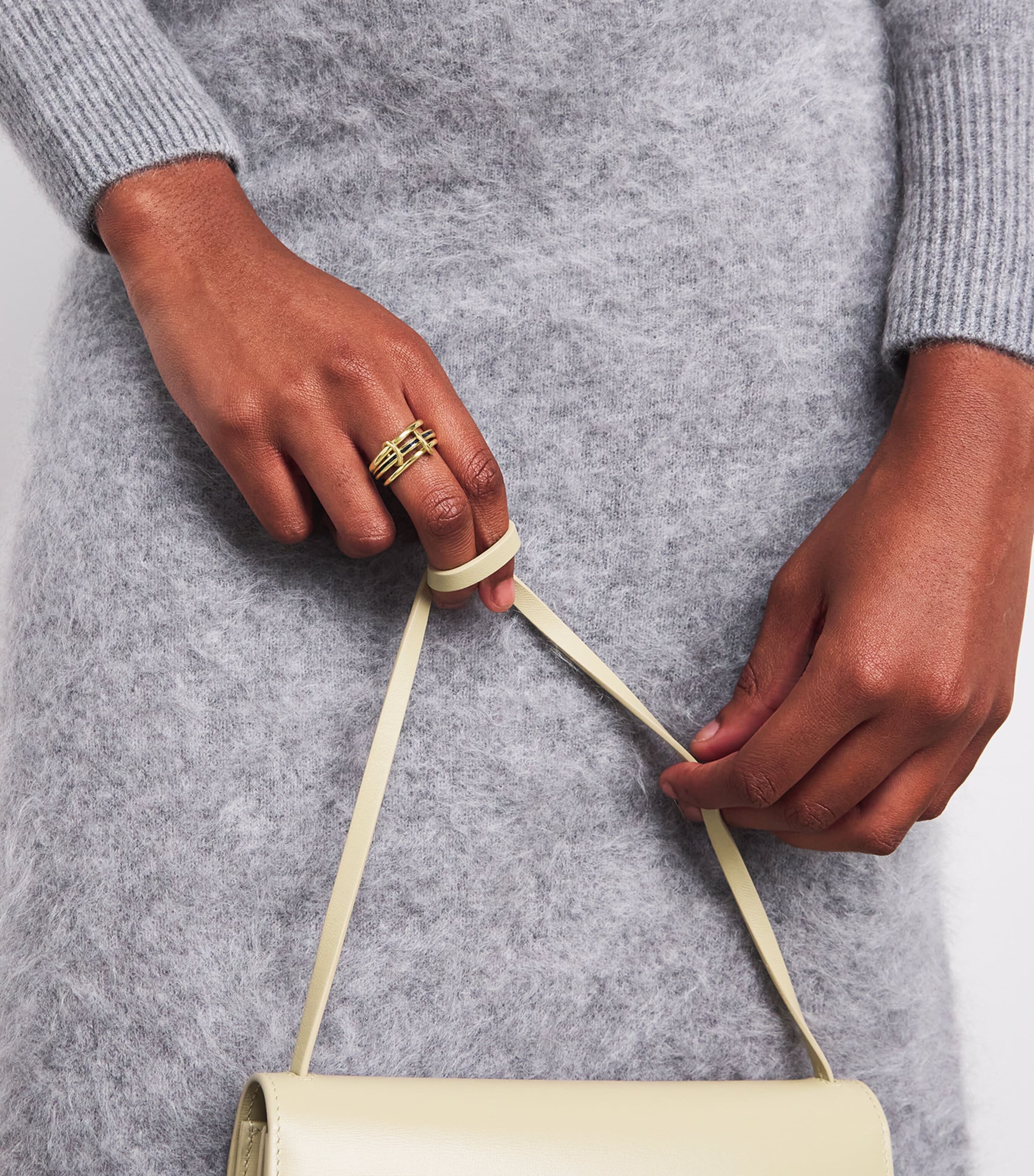 Yellow Gold and Sapphire Pyrus Ring YELLOW GOLD Image 2