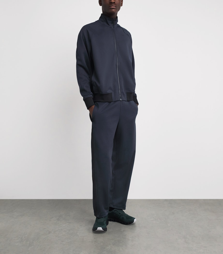 On Mens Courtside Track Jacket Midnight Image 2