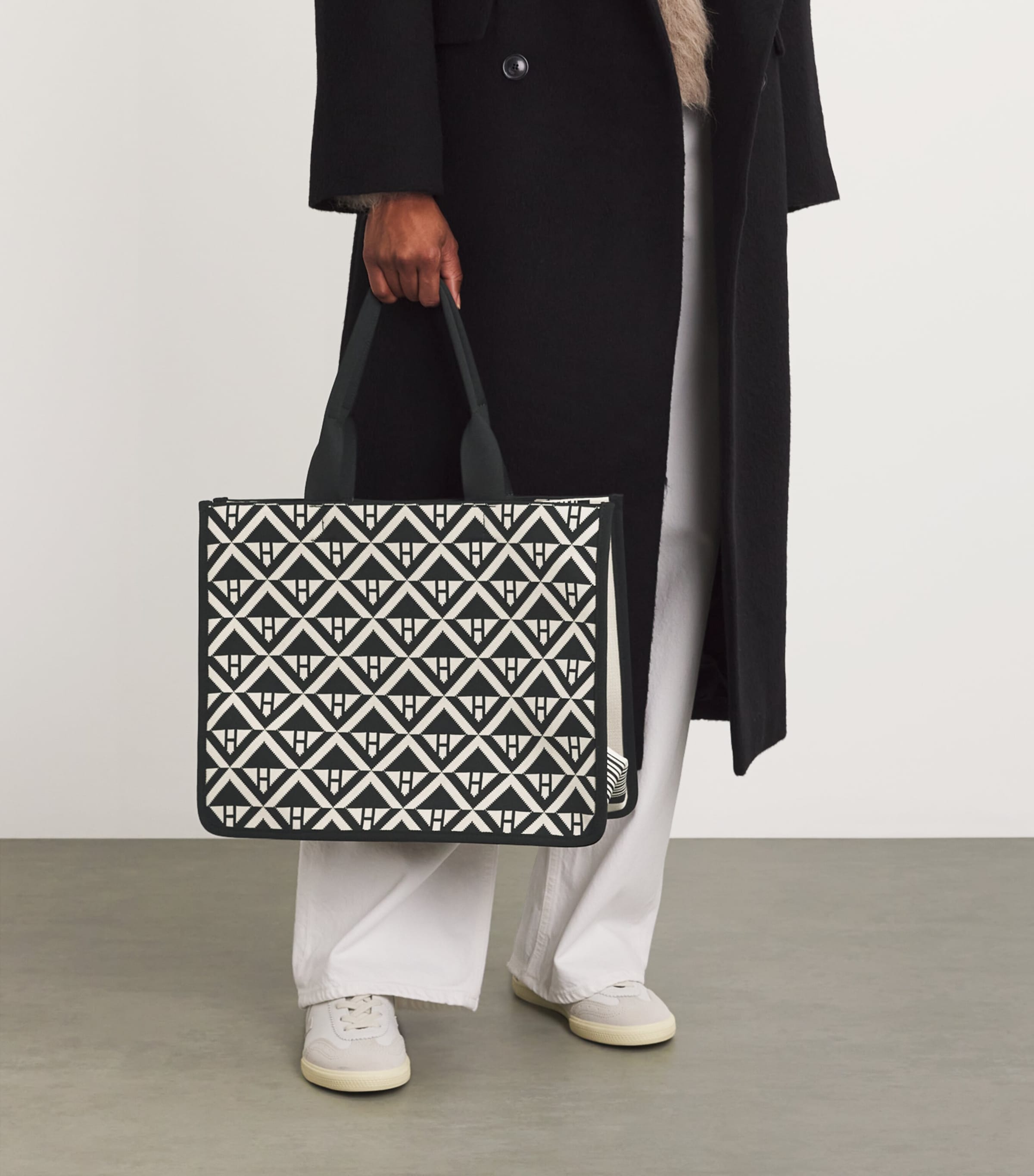 Medium Geometric Tote Bag BLACK Image 5