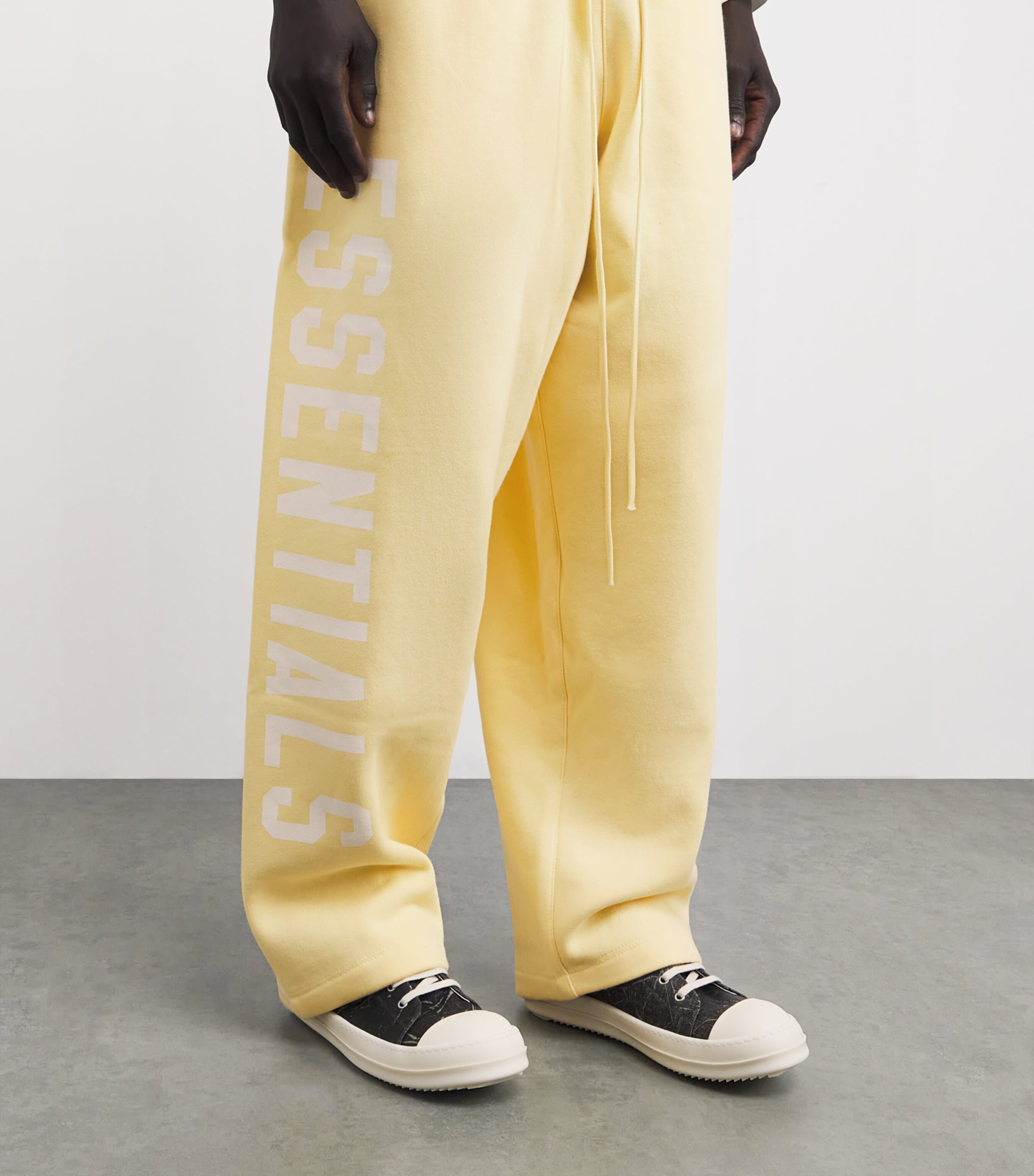 FEAR OF GOD ESSENTIALS Mens Cotton-Blend Wide-Leg Sweatpants Garden Yellow Image 6