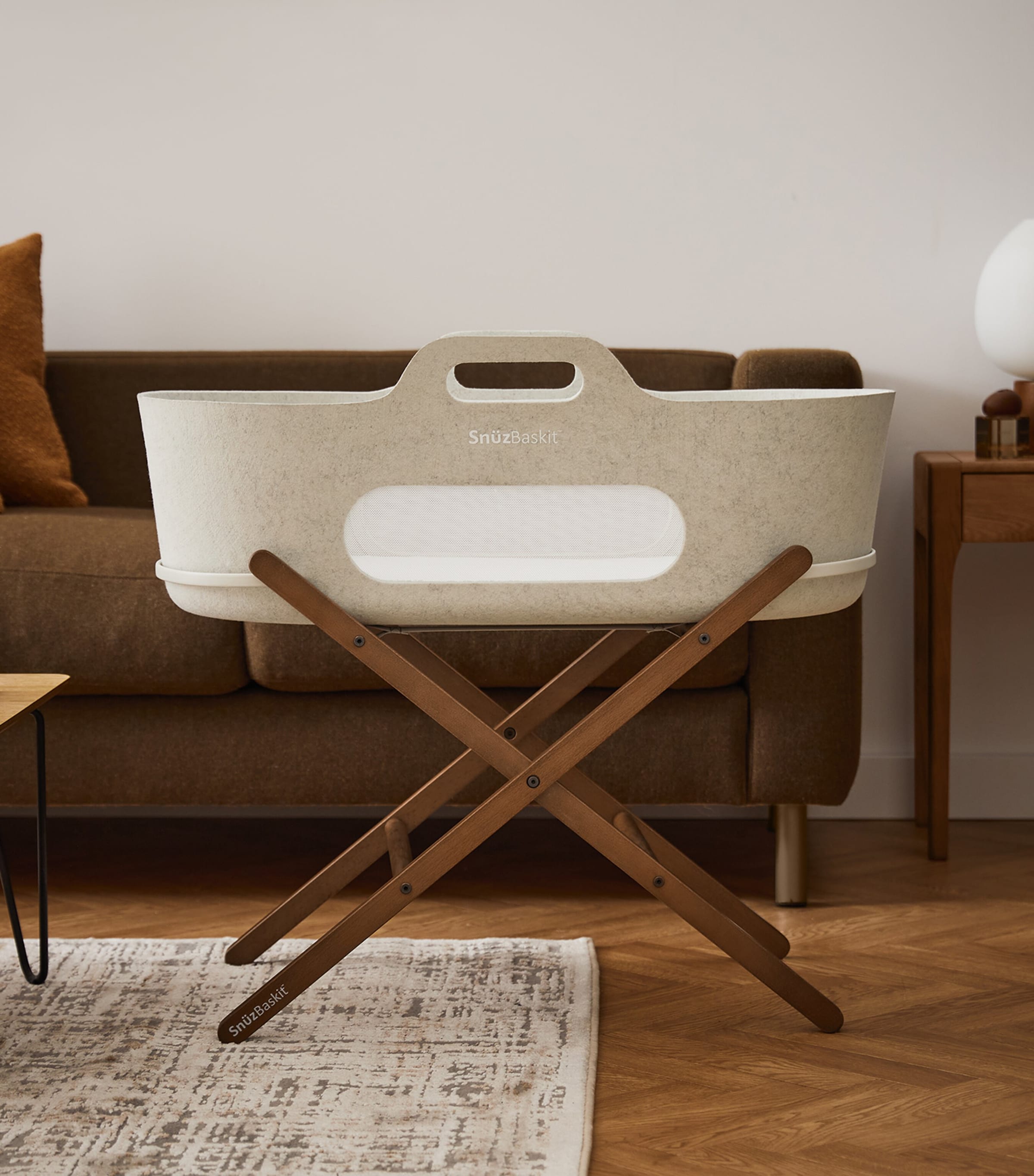 SnüzBaskit Barley Moses Basket & Walnut Stand BARLEY&WALNUT Image 7