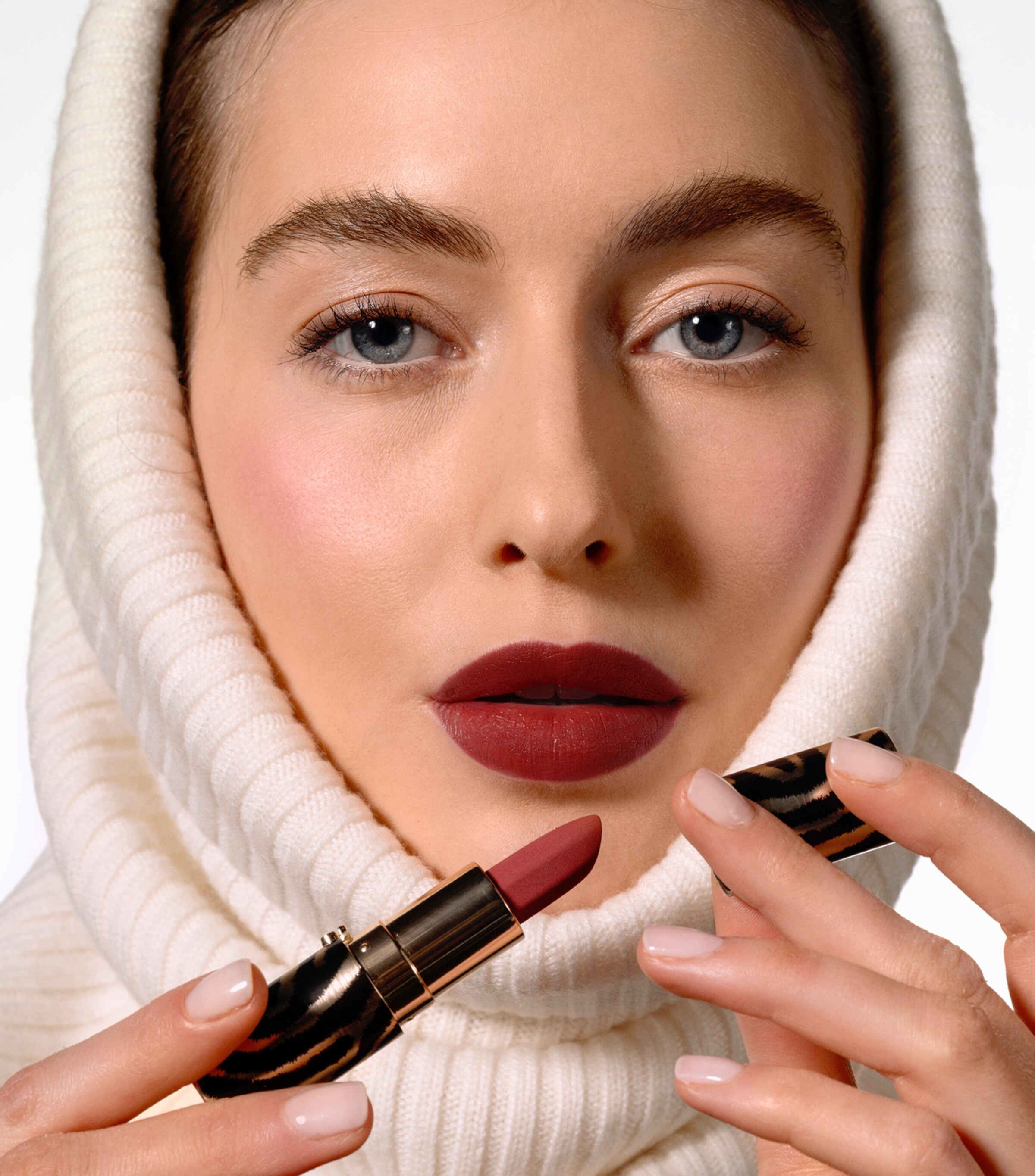 Sisley Phyto-Rouge Velvet Lipstick Orange Fawn Image 2