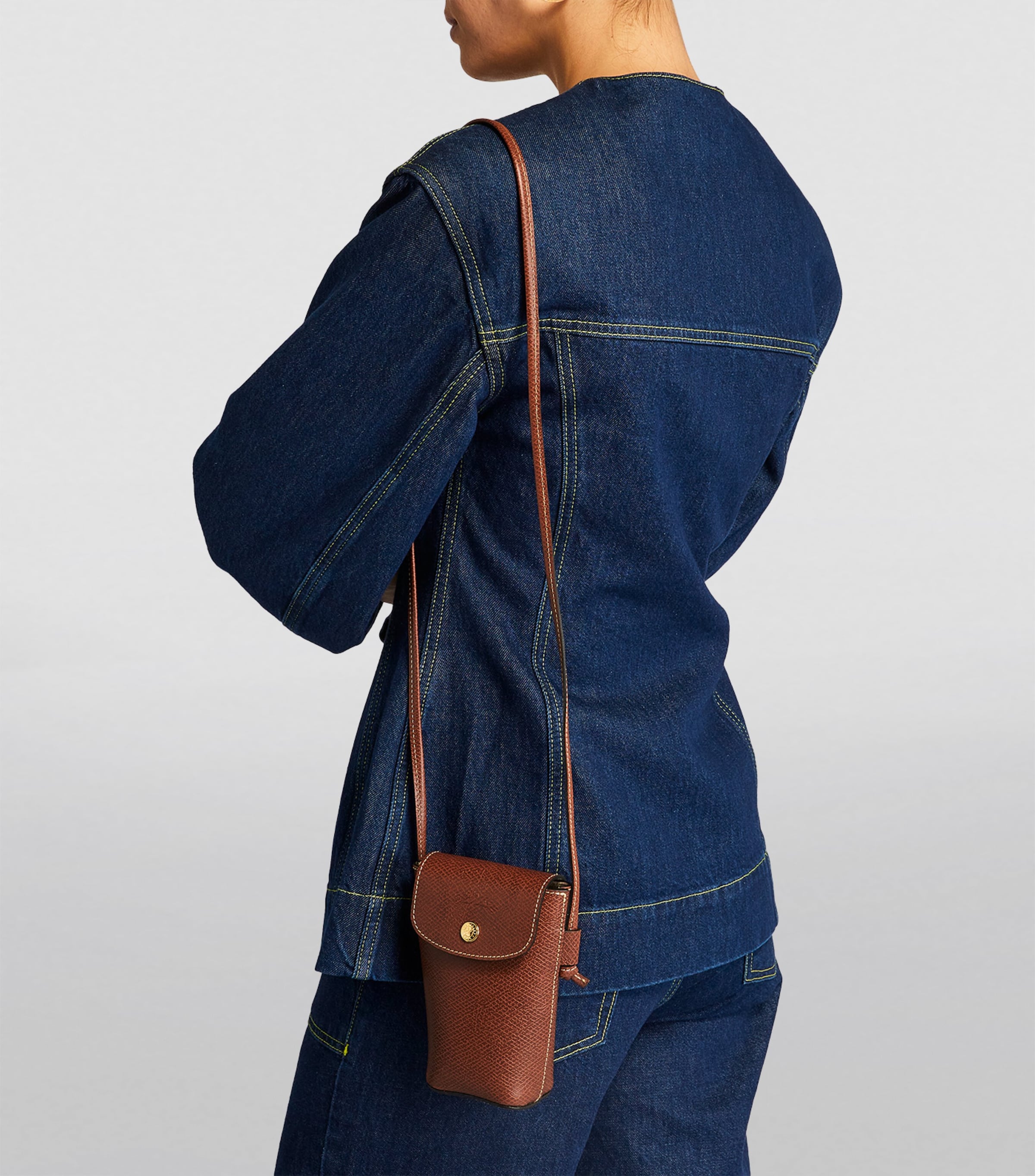 Leather Épure Phone Case with Strap 035 BROWN Image 4