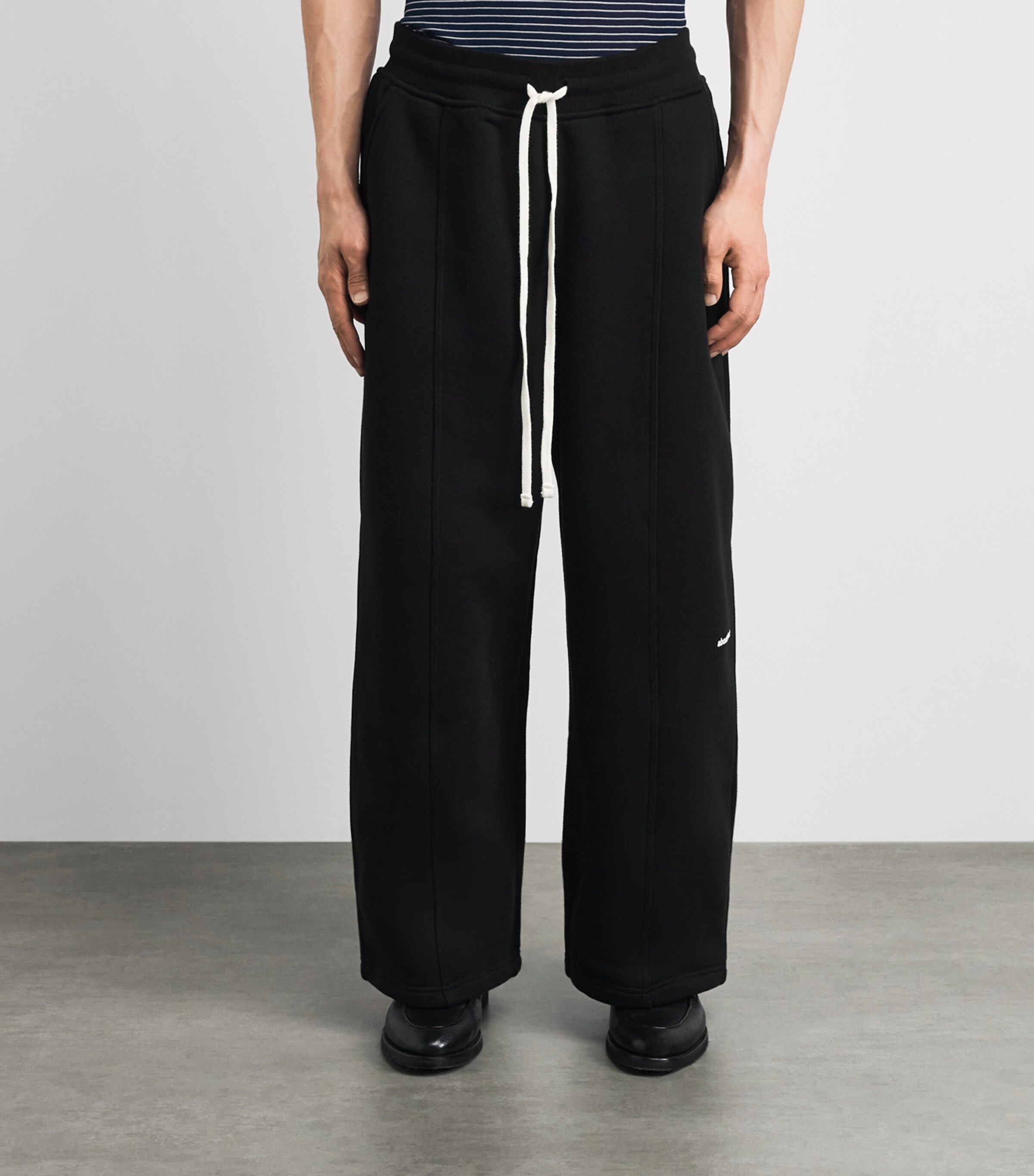 about:blank Mens Cotton Logo Pleated Sweatpants Black/ecru Image 4