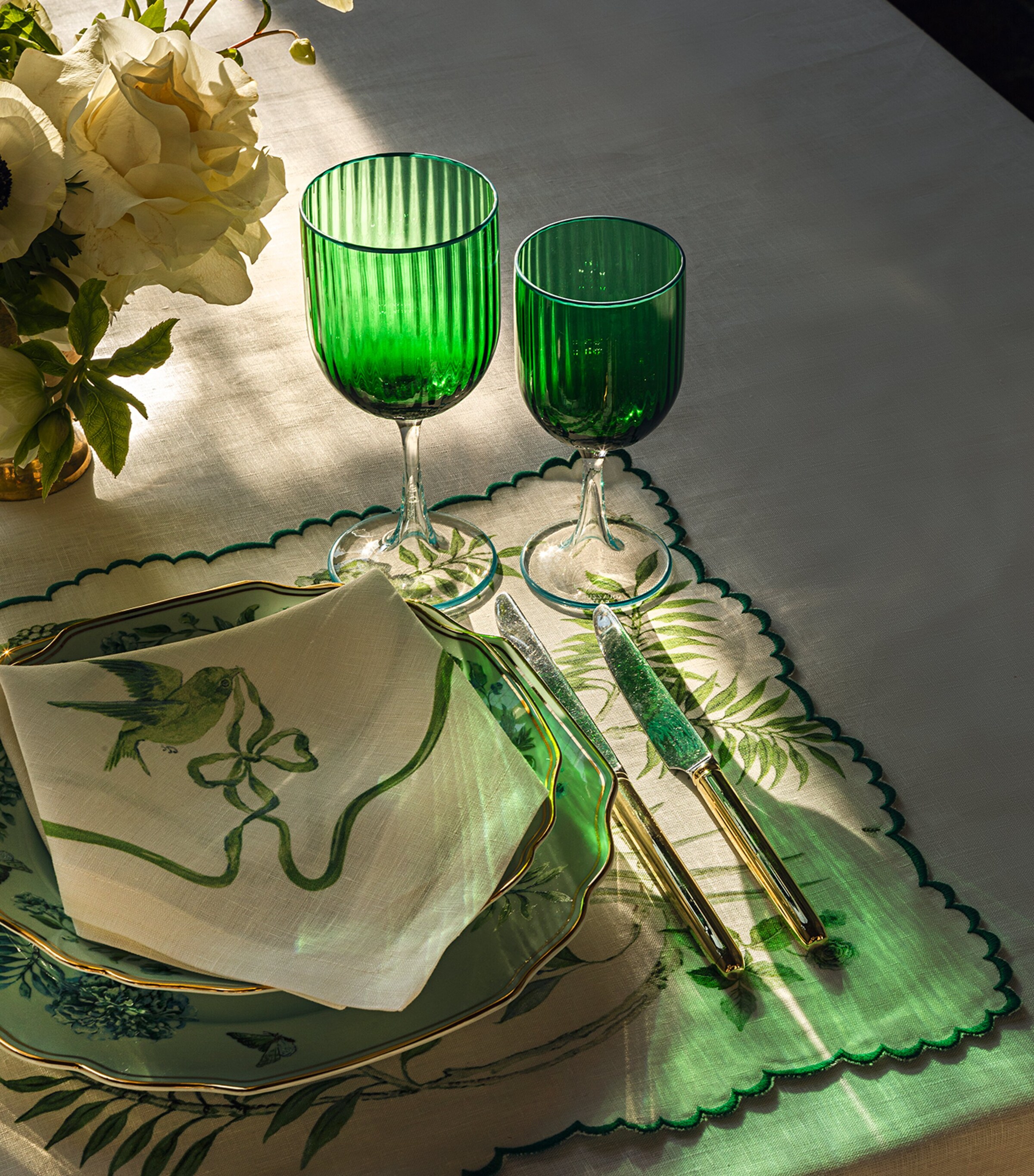 Set of 2 Linen Secret Garden Napkins (50cm x 50cm) KELLY GREEN Image 6