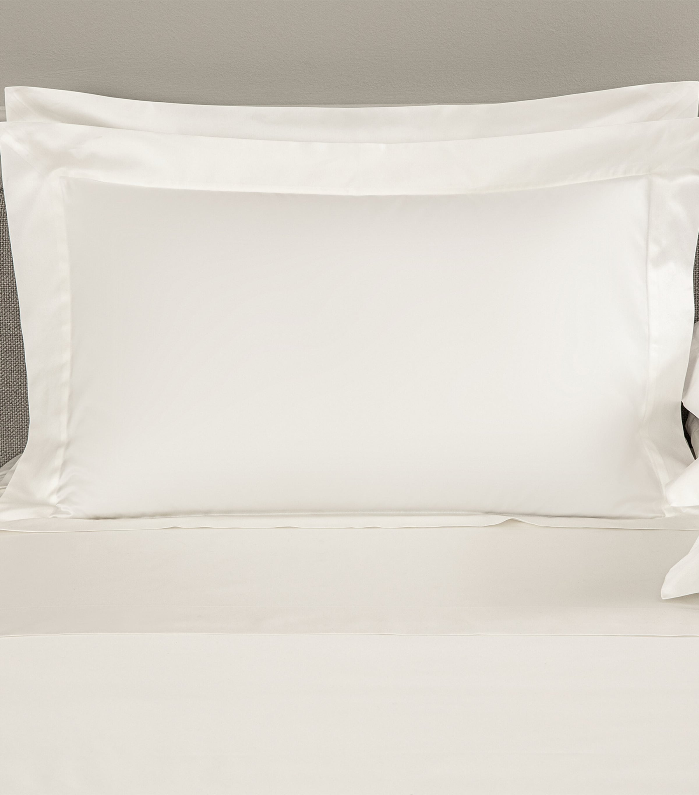 Frette Ultimate Oxford Sham Pillow (51cm x 71cm) Milk Image 1