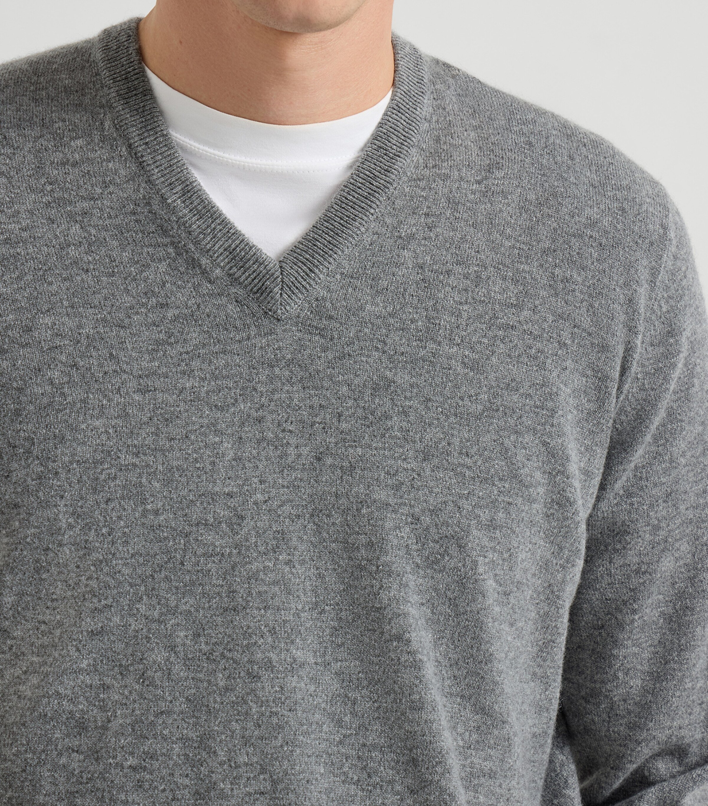 Brunello Cucinelli Mens Cashmere V-Neck Sweater Image 6