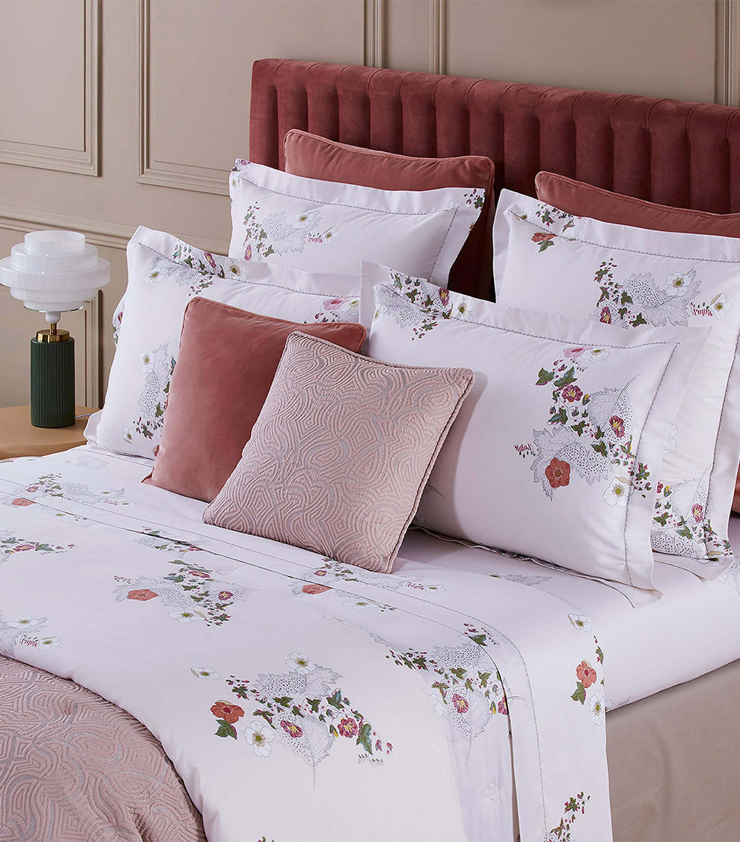 Yves Delorme Corolles Super King Bedcover (285cm x 250cm) Lilac Image 3