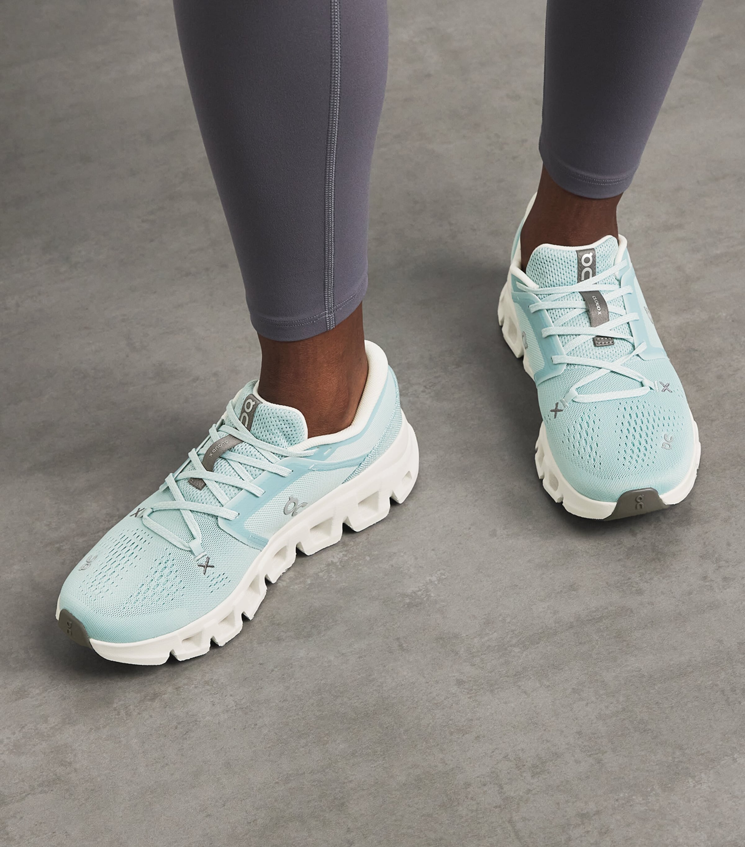 On Womens Cloud X 5 Trainers Brook | Ivory Image 4