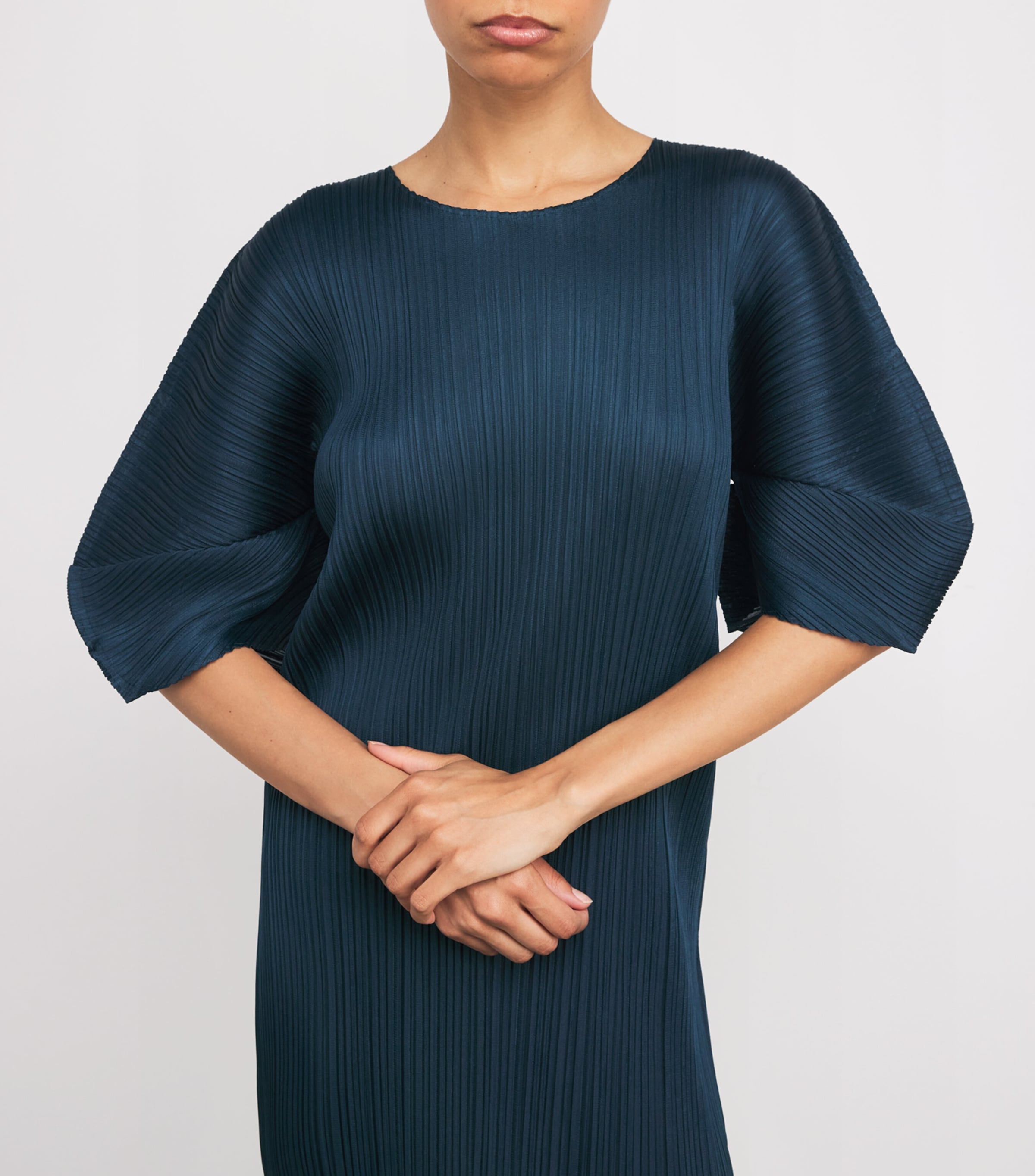 Pleats please Monthly april サイズ3 navy MONTHLY COLORS : APRIL – ISSEY MIYAKE ONLINE STORE