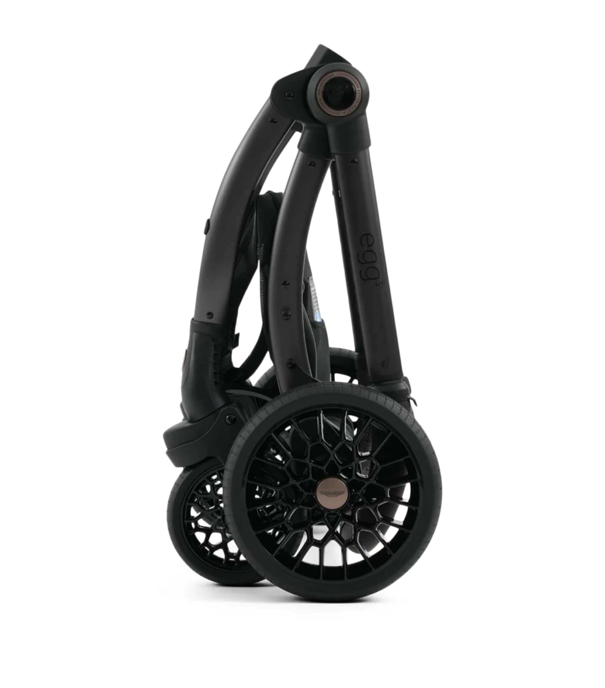 Egg x Aston Martin egg3 Snuggle Bundle Grey Image 12