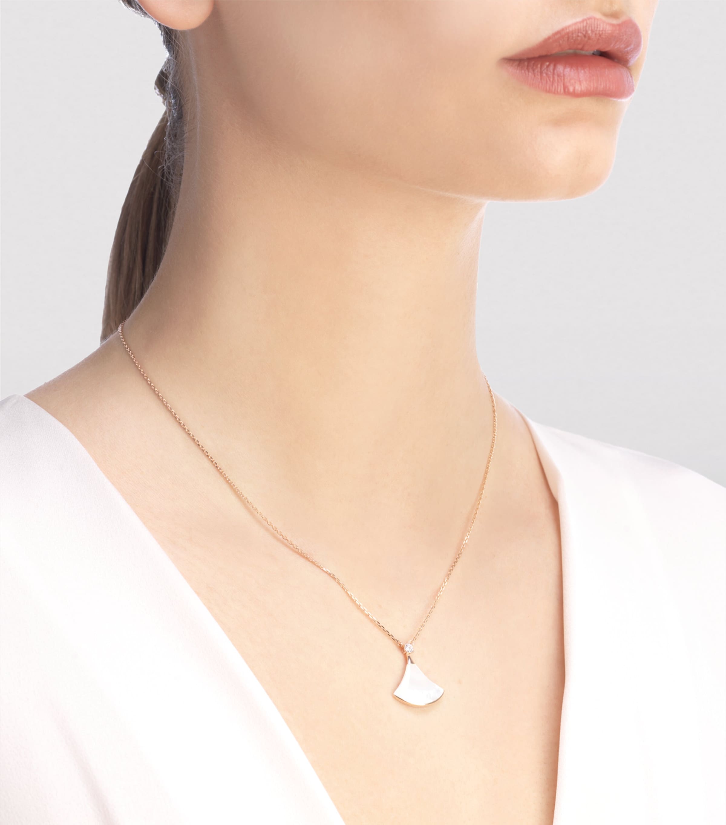 Bvlgari Rose Gold, Diamond and Mother-of-Pearl Divas' Dream Necklace Pink Gold Image 2