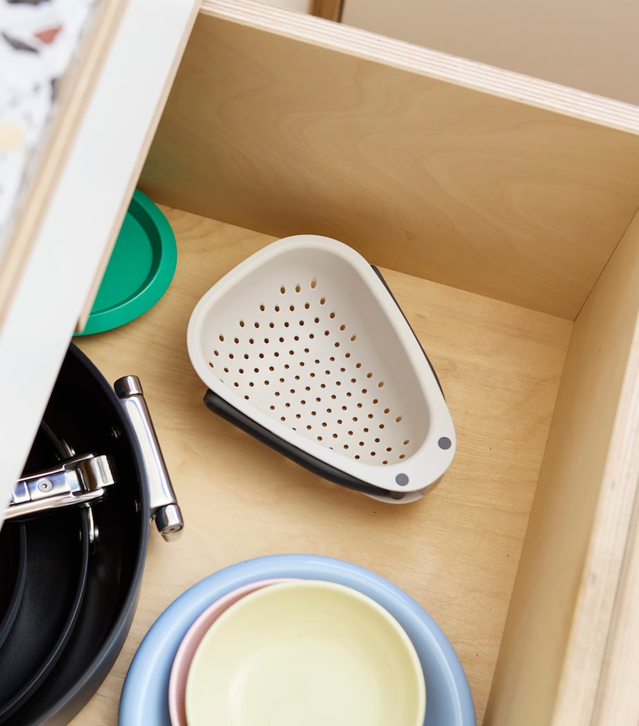 Mini Droplet Colander with Folding Handle STONE Image 2