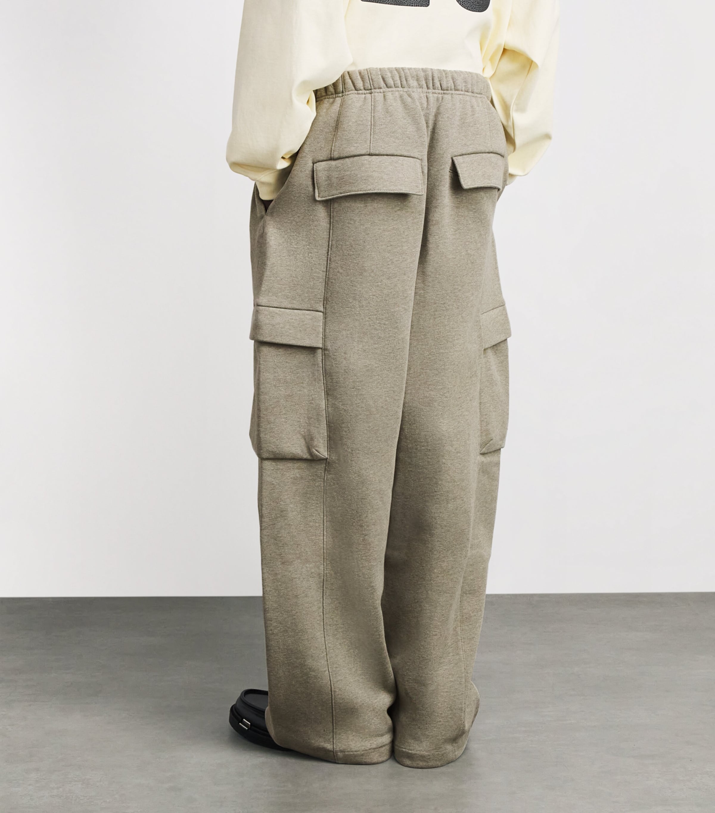FEAR OF GOD ESSENTIALS Mens Fleece Cargo Trousers Seal Heather Image 5