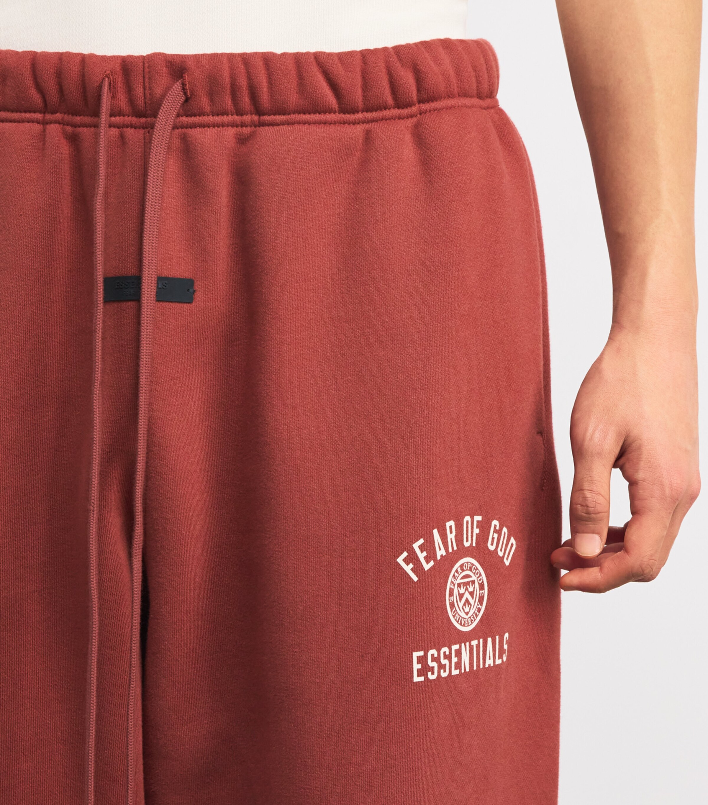 FEAR OF GOD ESSENTIALS Mens University Crest Logo Open-Cuff Sweatpants Crimson Image 5