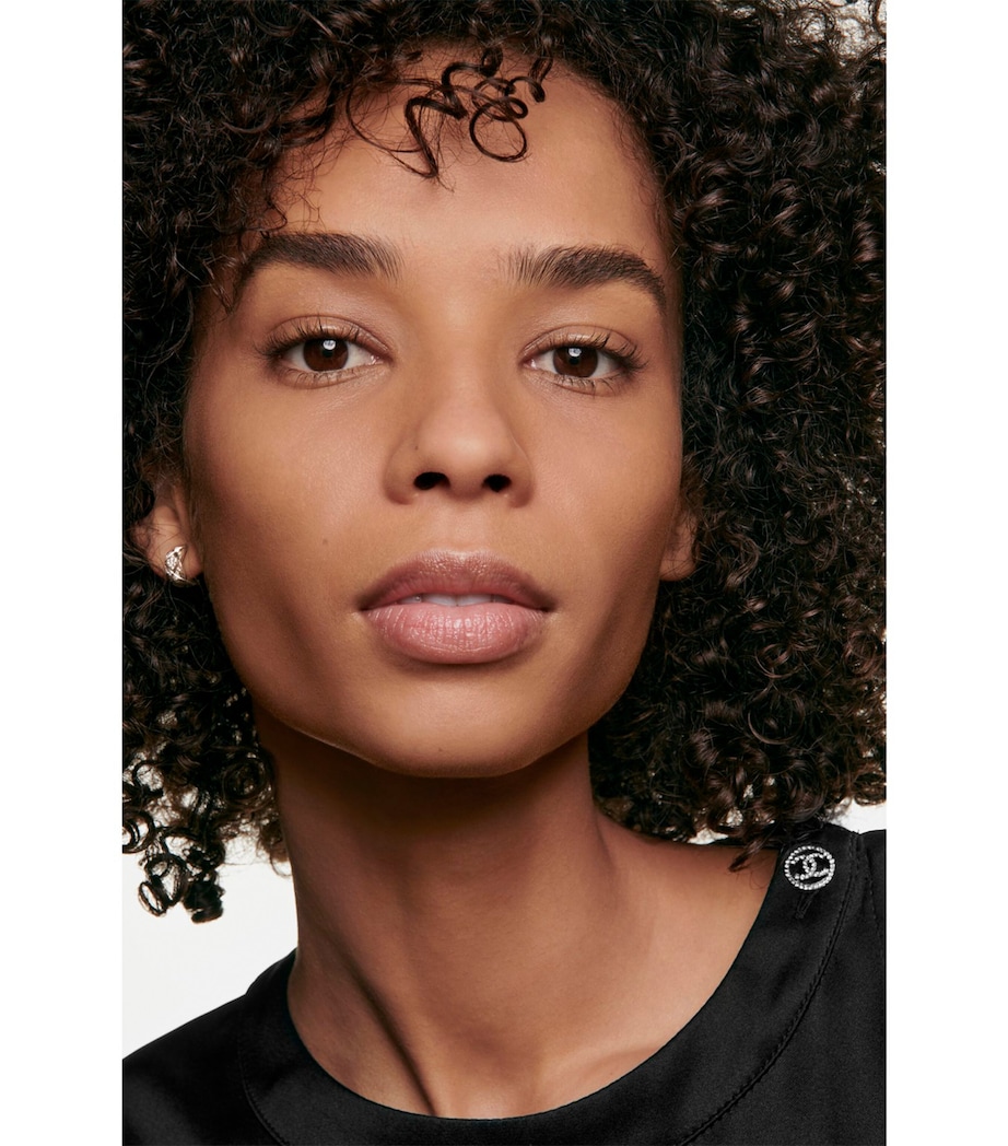 ULTRA LE TEINT VELVET Blurring Smooth-Effect Foundation B70 Image 3