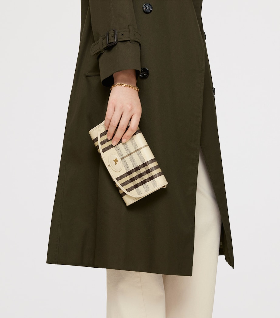 Check Highlands Chain Wallet LIGHT BEIGE Image 2