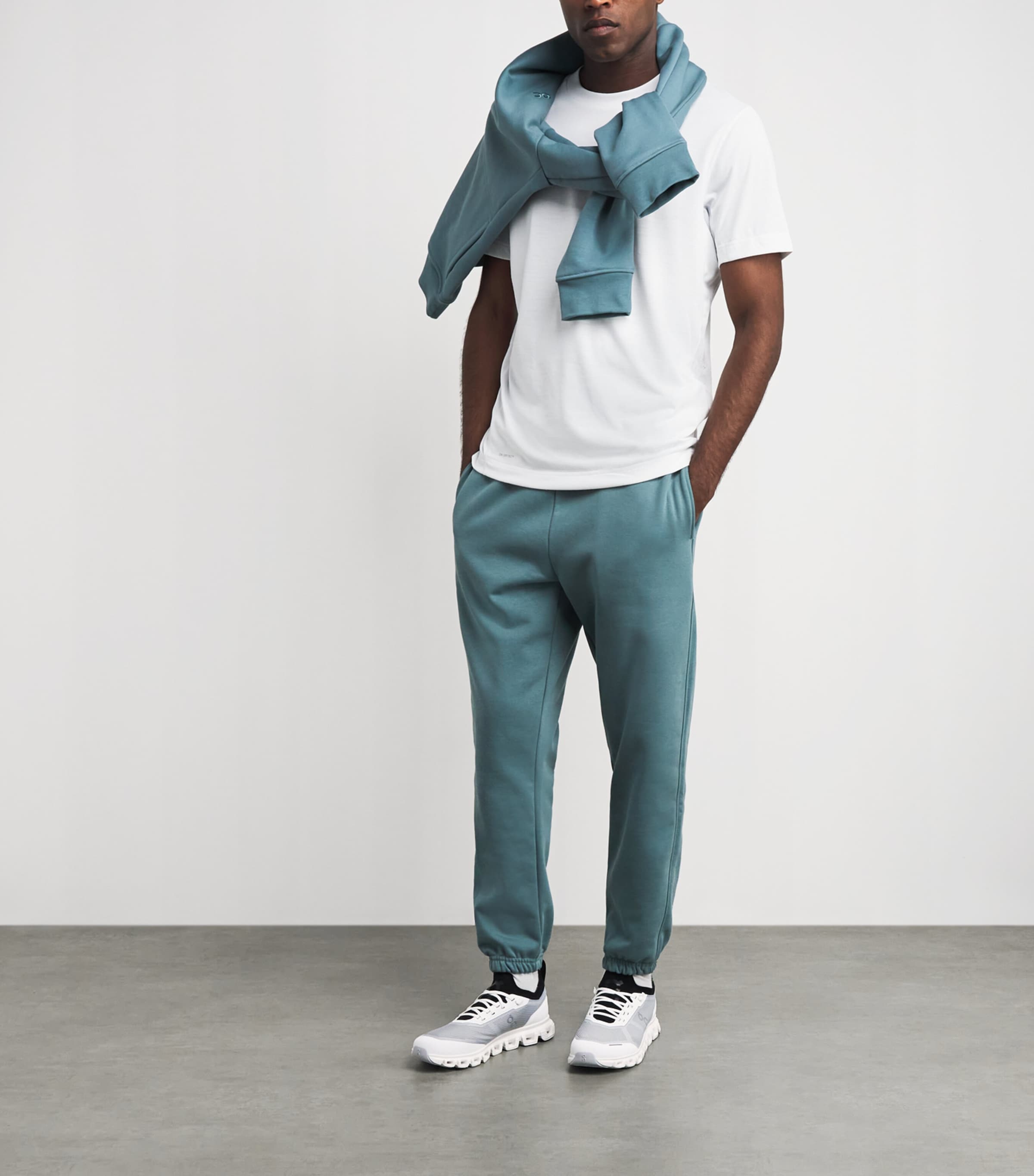 Cloud 6 Versa Trainers WHITE | BLACK Image 6