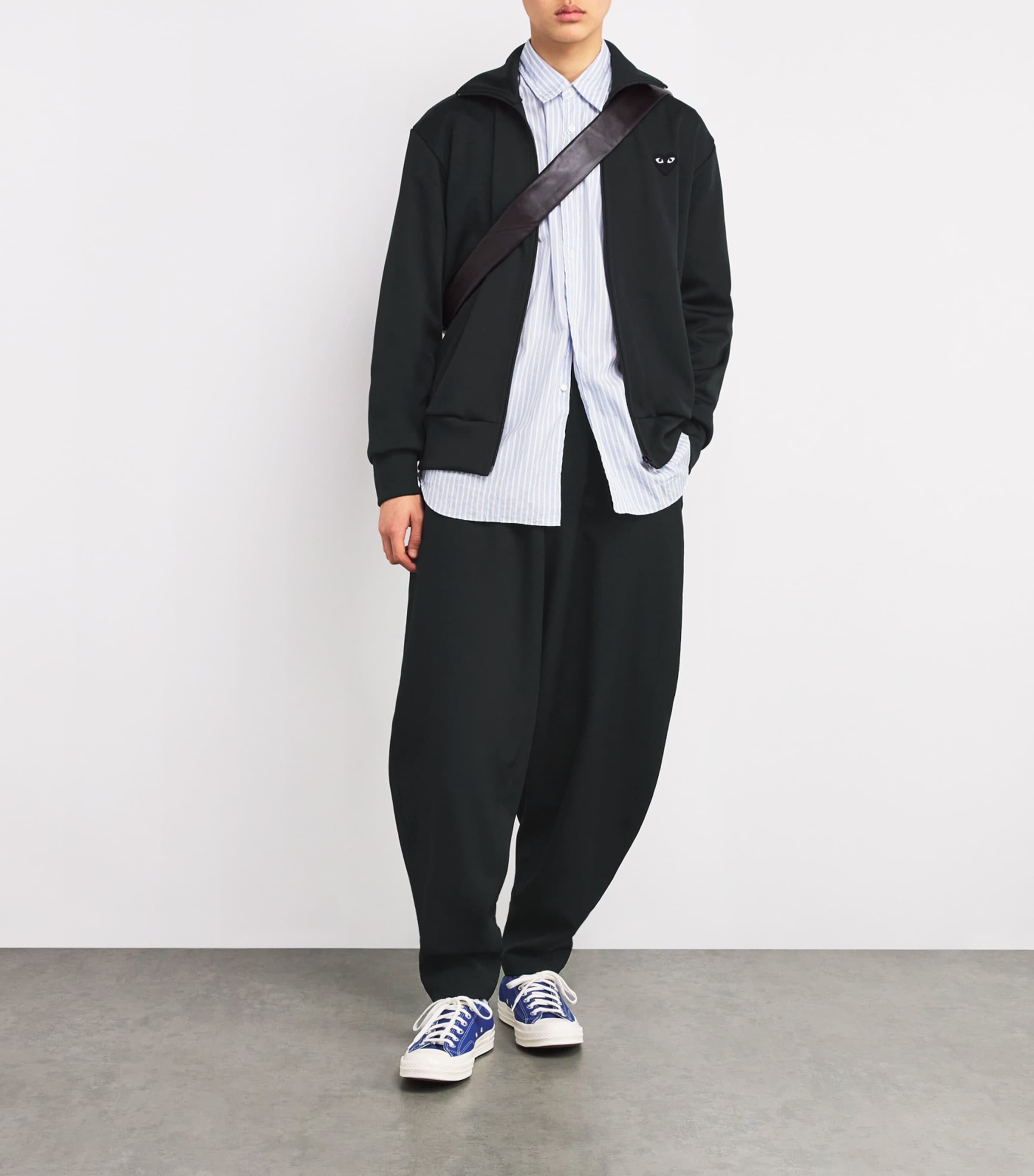 Zip-Up Heart Sweatshirt BLACK Image 2