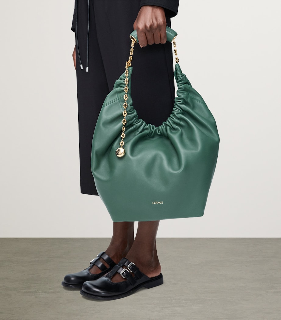 Medium Leather Squeeze Top-Handle Bag VETIVER Image 9