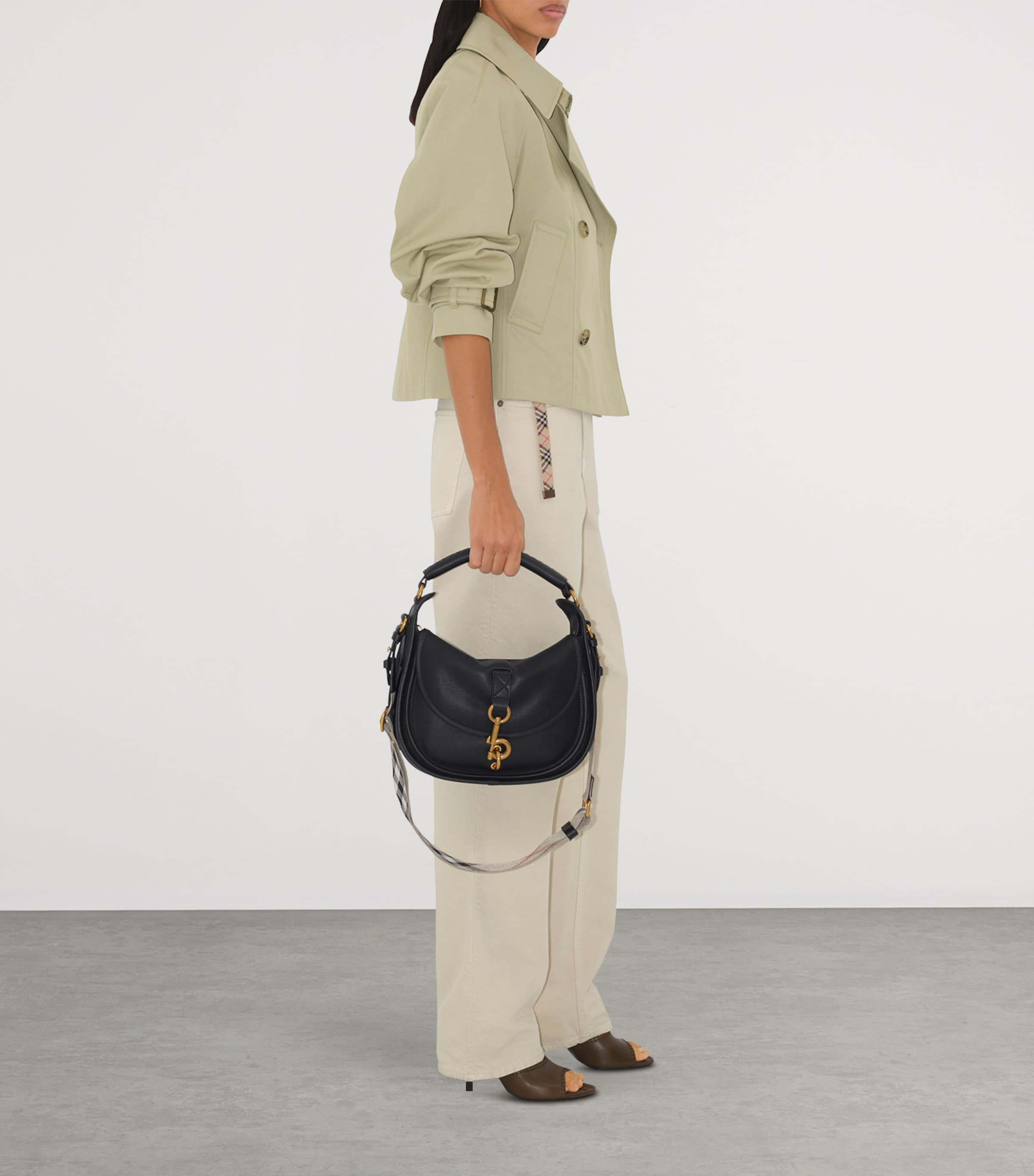 Small Calf Leather B Clip Messenger Bag BLACK Image 2