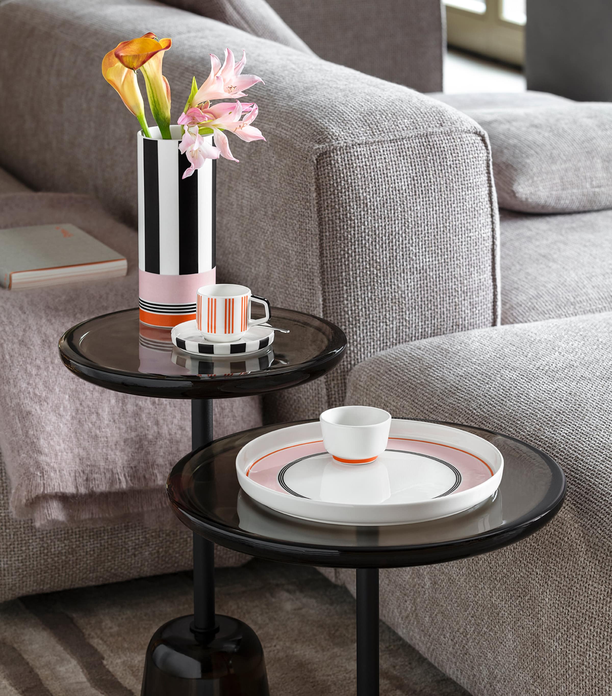 Porcelain Memphis Vase (24cm) WHITE Image 9