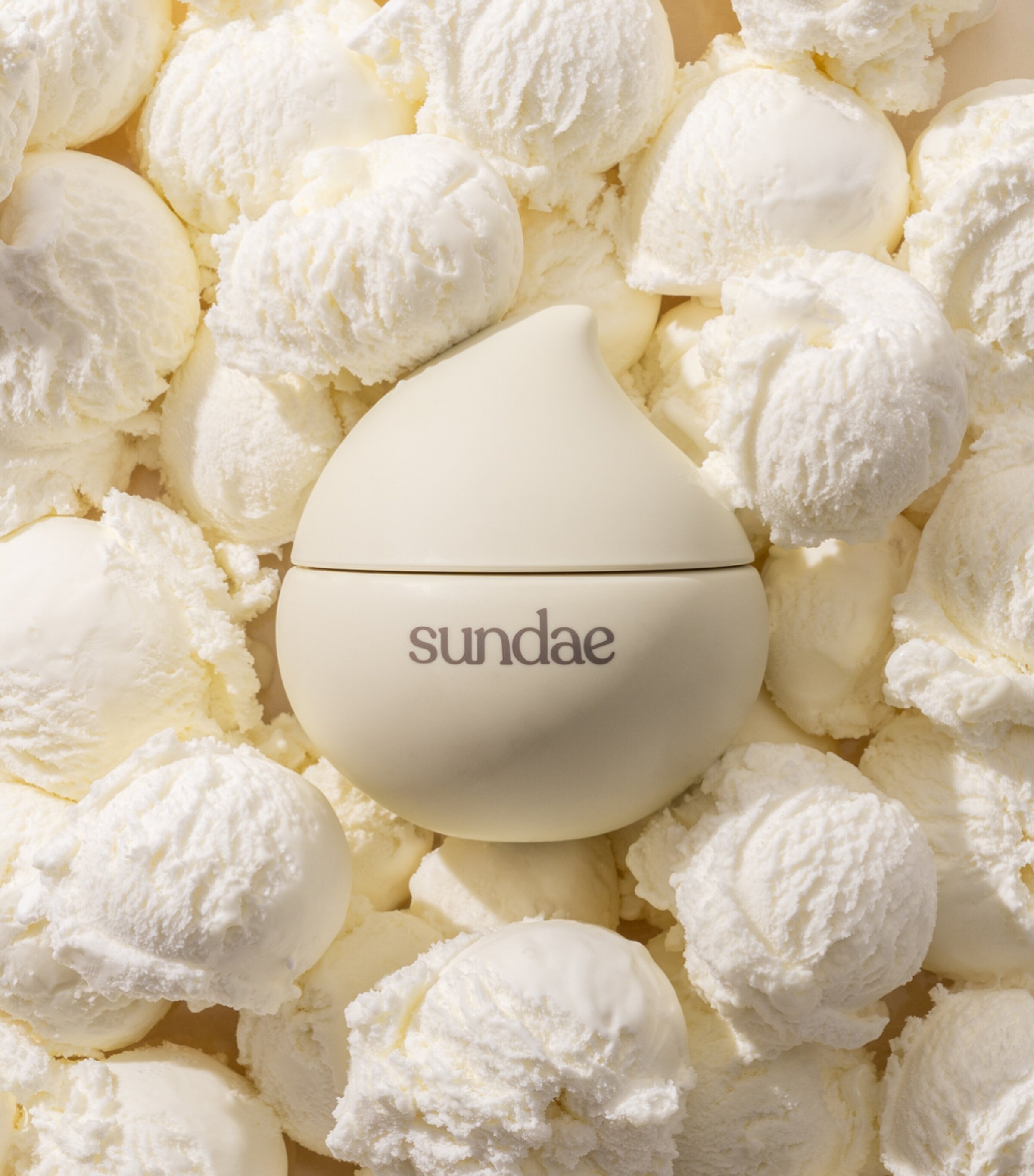 Sundae Body Velvety Vanilla Body Whip Moisturiser (220ml) Image 11