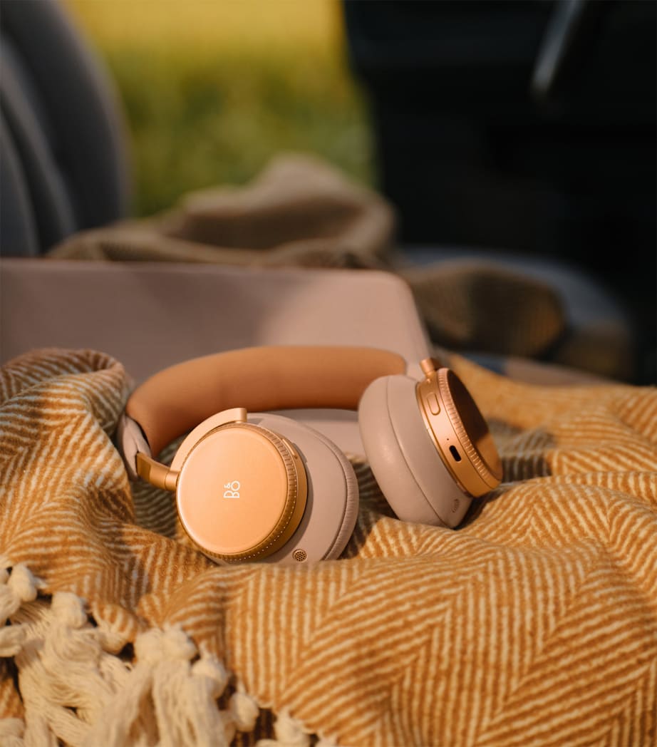 Beoplay H100 Noise-Cancelling Headphones SUNSET APRICOT Image 10