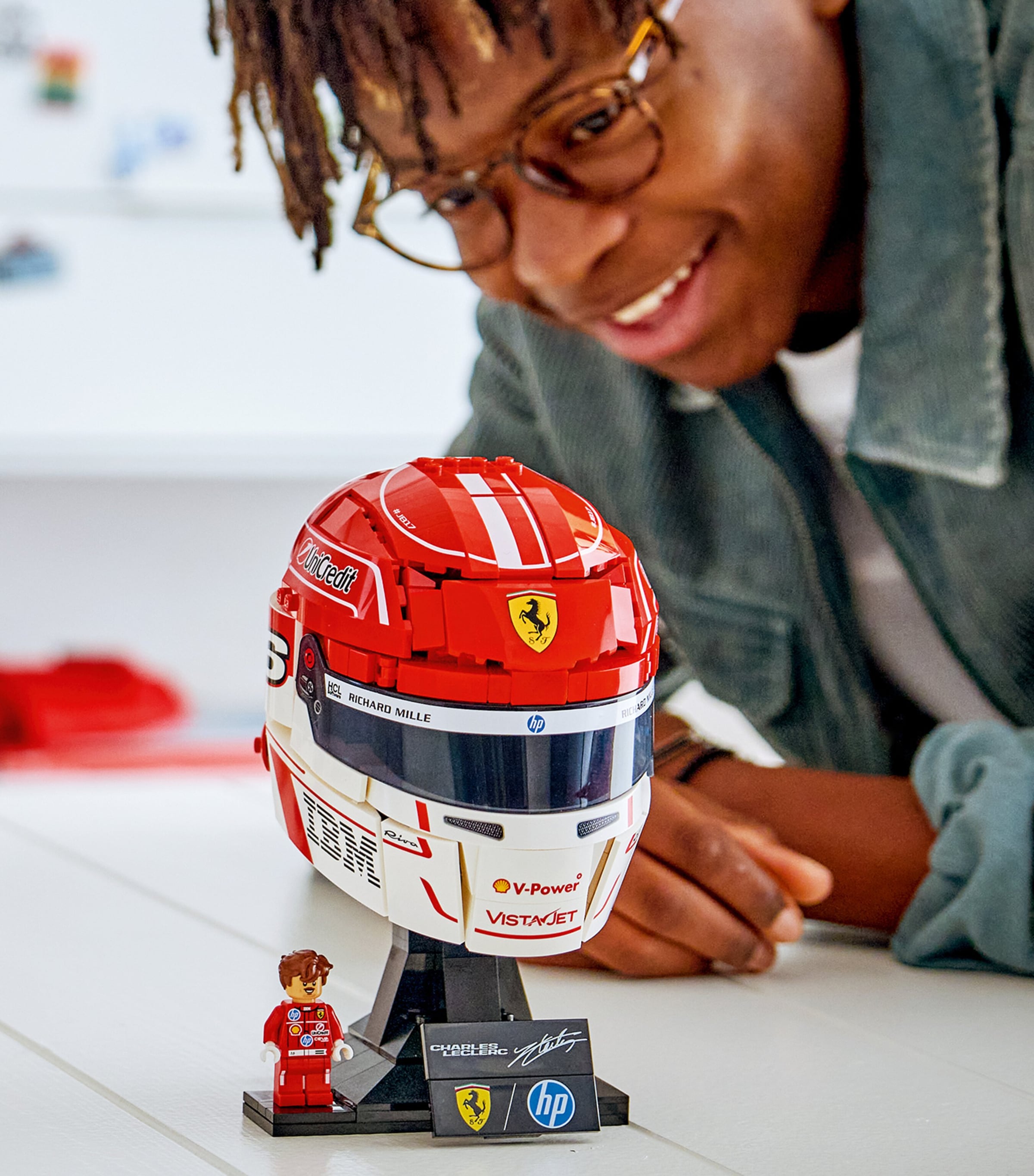 Lego Editions Scuderia Ferrari HP Charles Leclerc Helmet 43014 Image 4