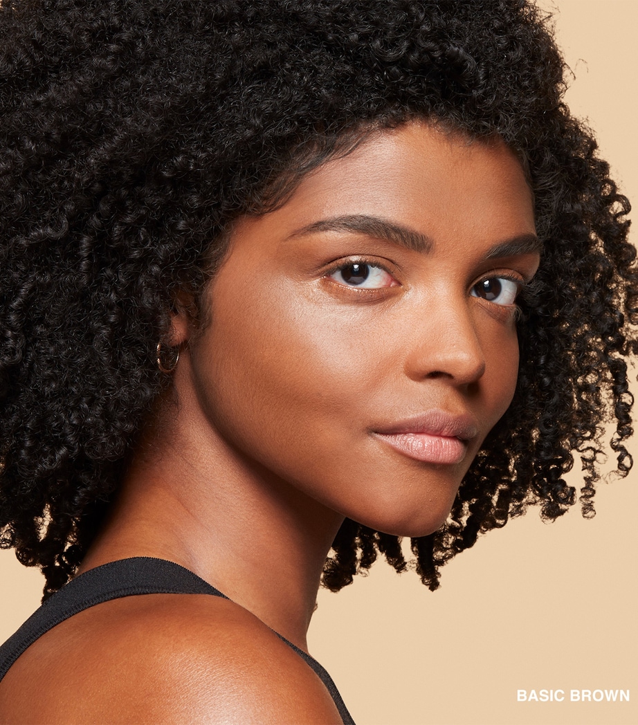 Sheer Finish Pressed Powder BASIC BROWN Image 5