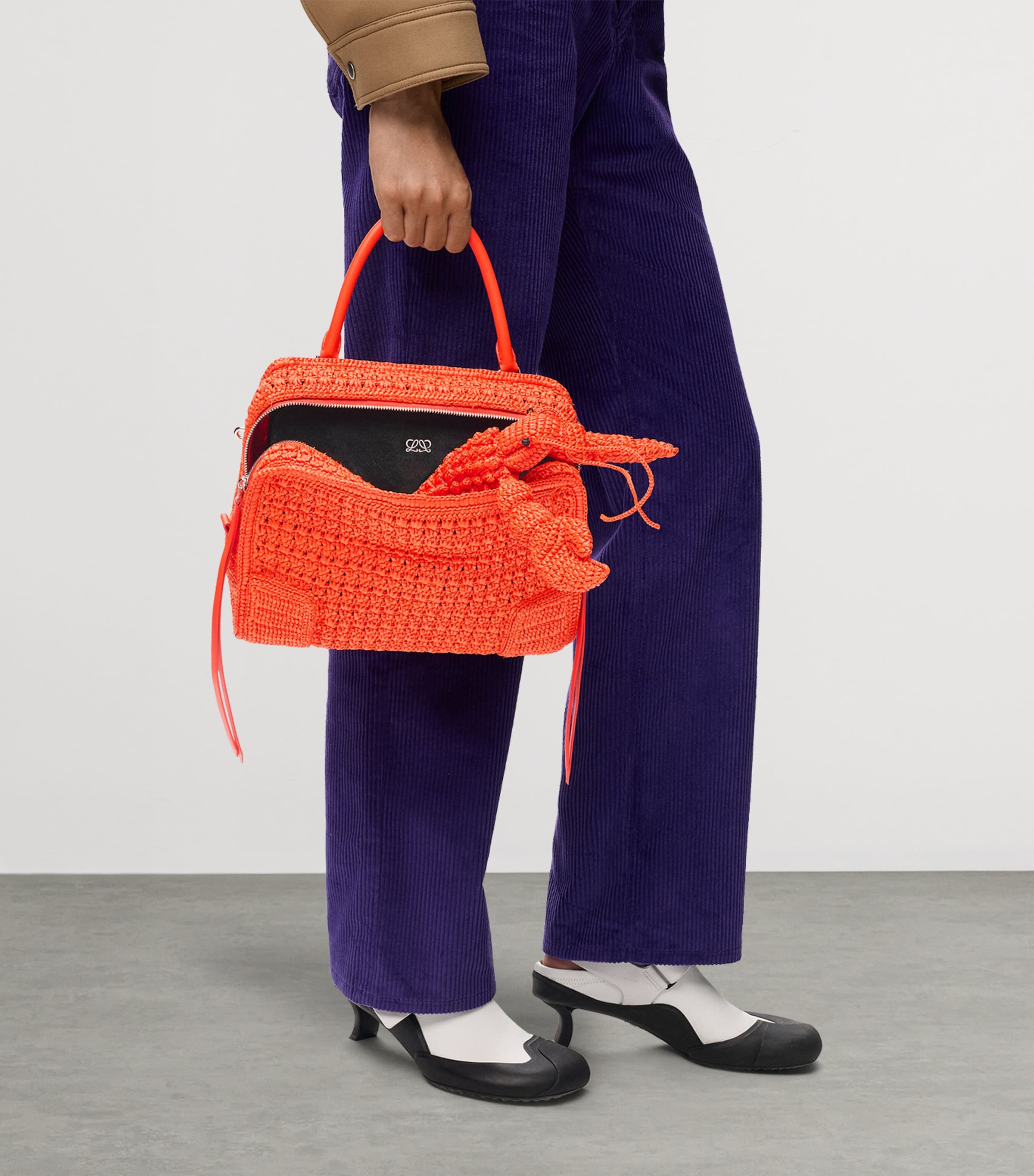 LOEWE x Cosima Von Bonin Medium Crochet Amazona 180 Lazy Crab Top-Handle Bag Vivid Orange Image 2