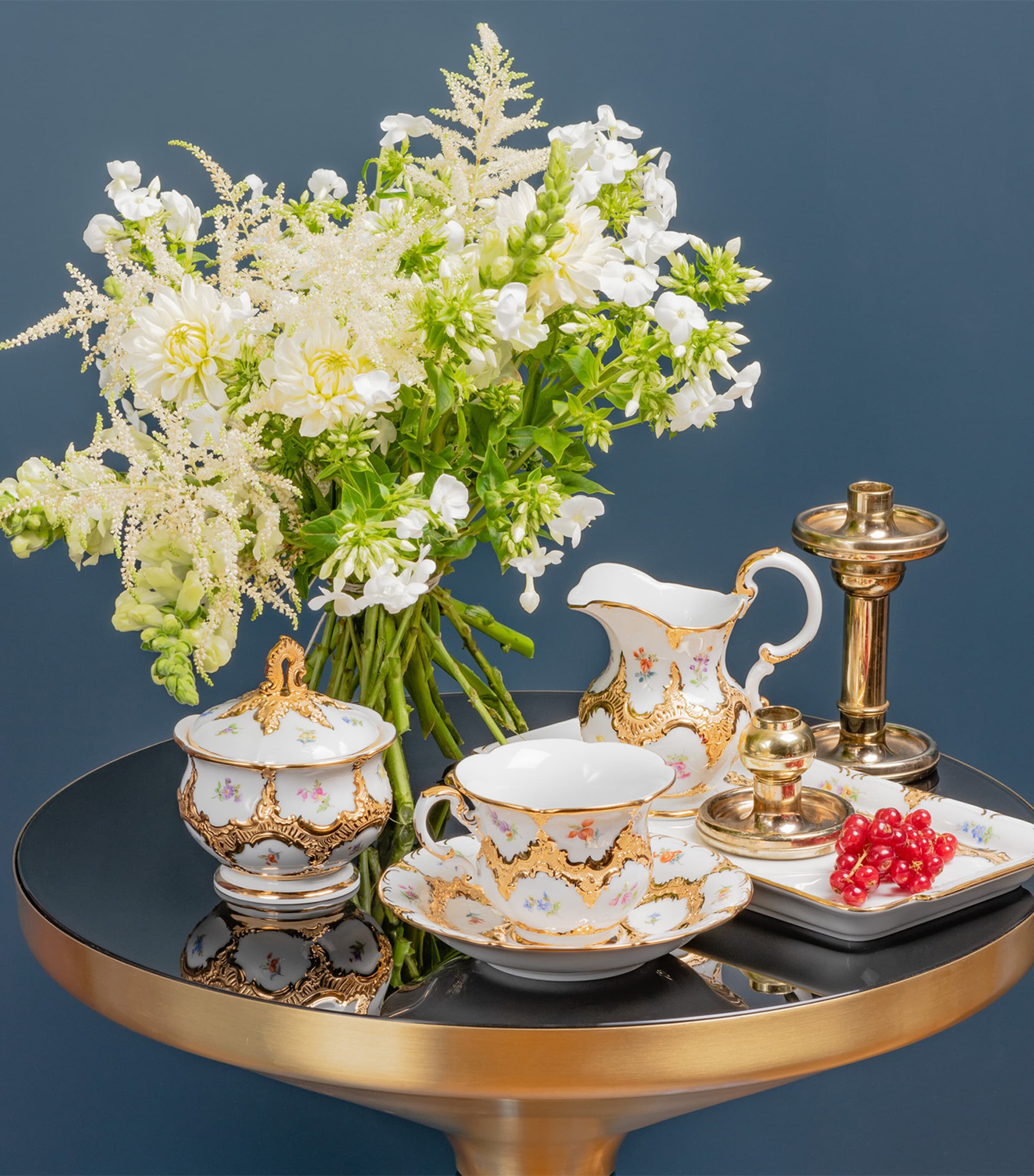 Meissen B-Form Espresso Teacup and Saucer Gold Image 3