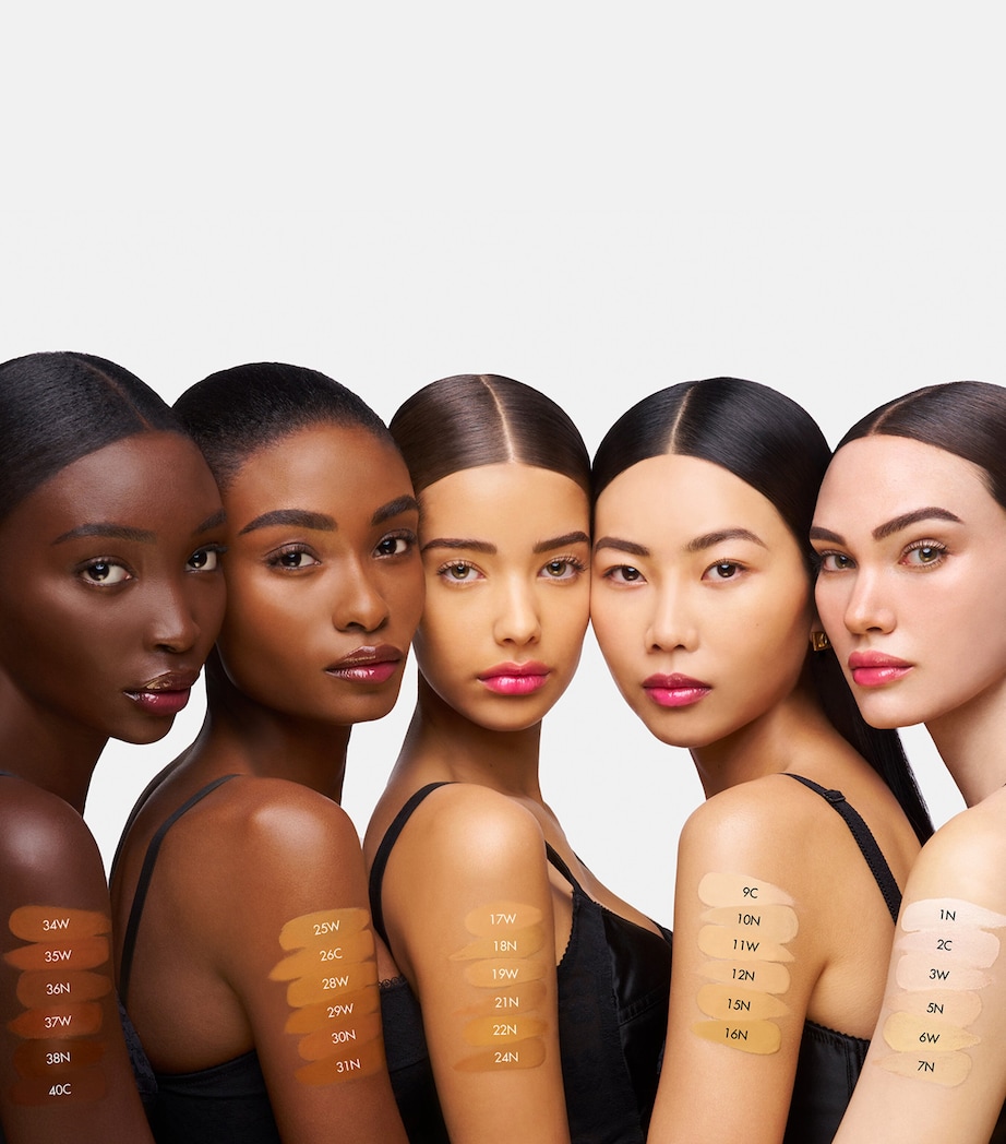 Blueberry Nutri Tint Hydro Glow & Fresh Skin Tint 35W DEEP Image 4