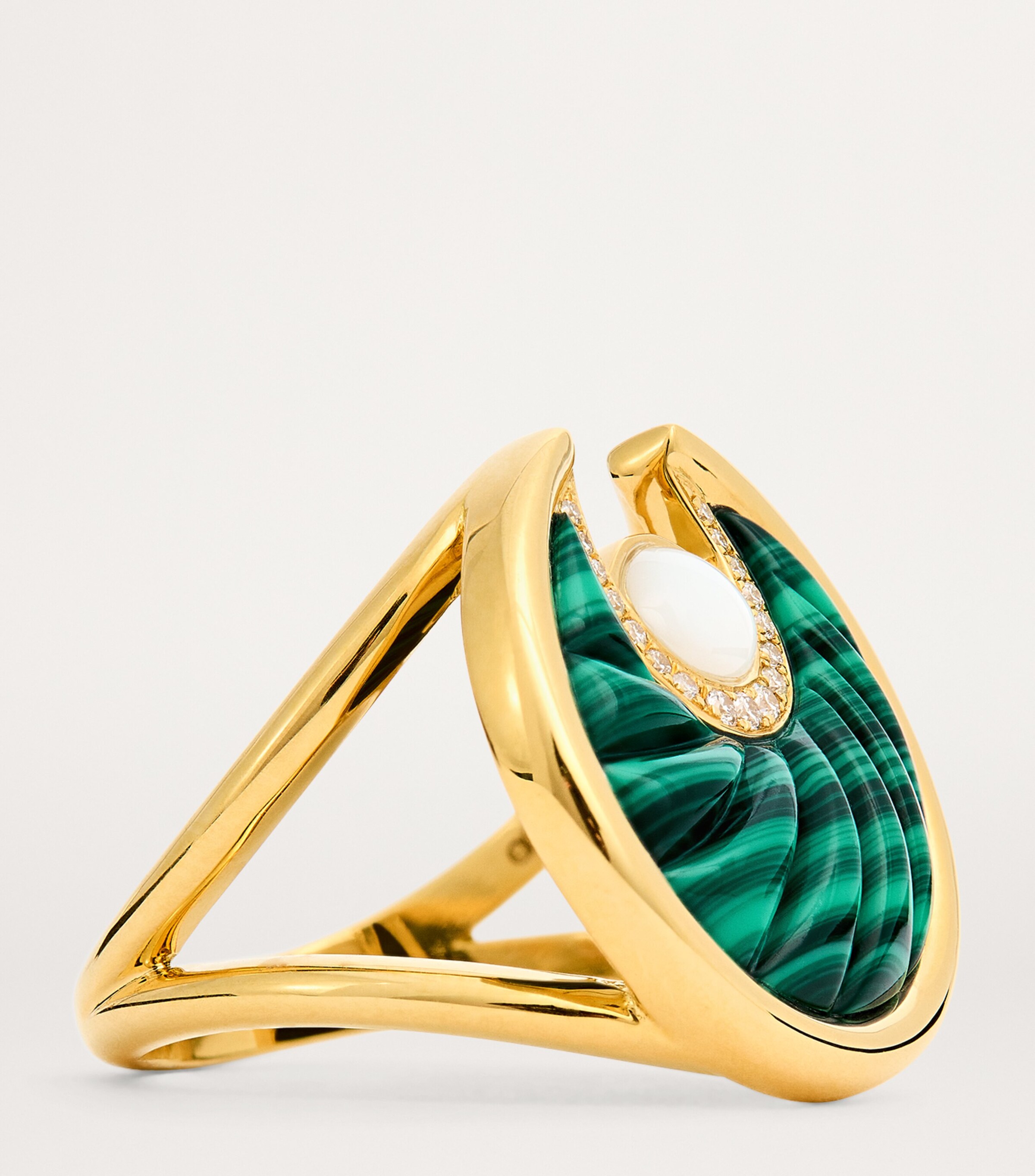 L'ATELIER NAWBAR Yellow Gold, Diamond, Mother-of-Pearl and Malachite Lot N*91 Ring Yellow Gold Image 6