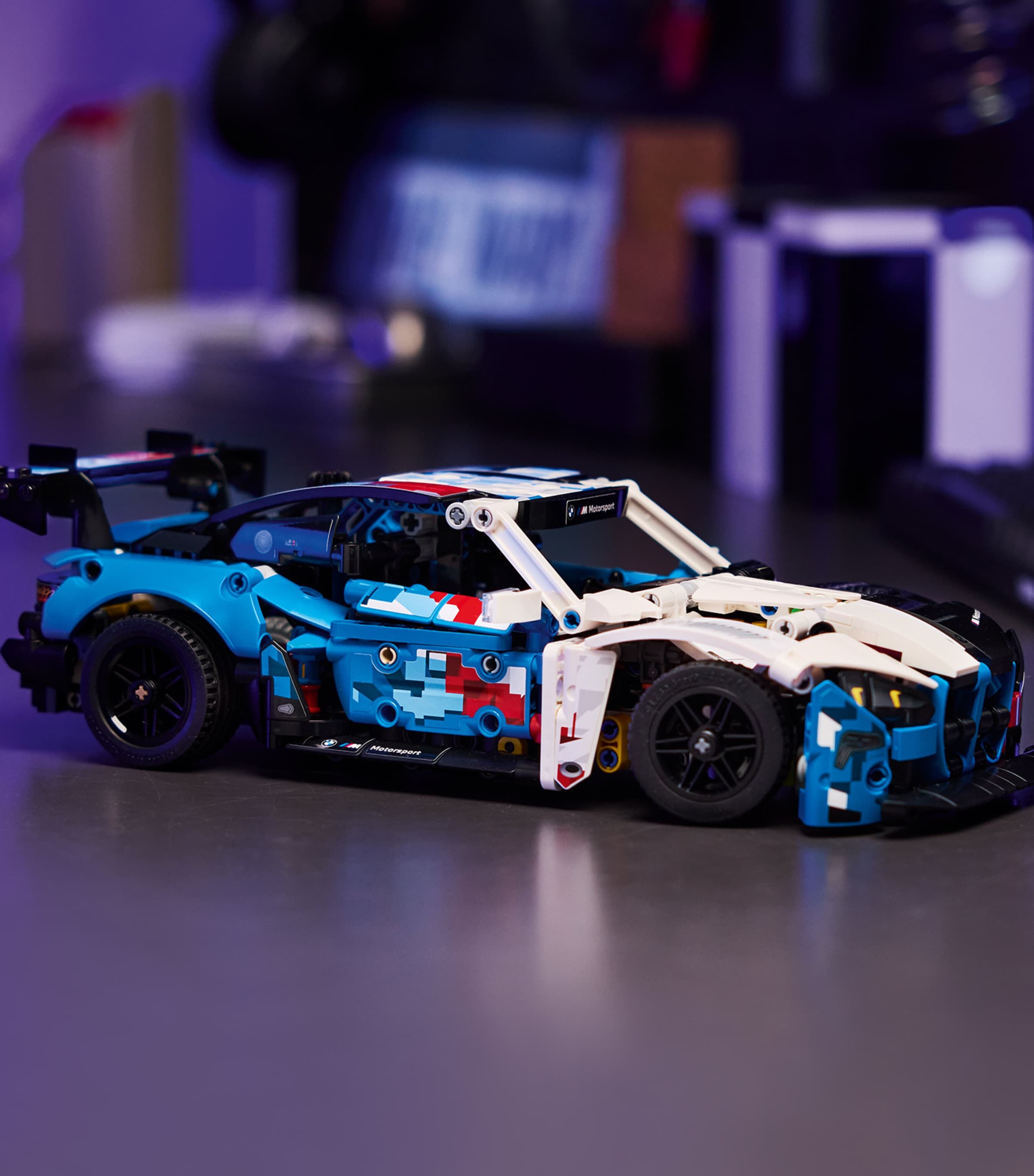 Lego LEGO Technic BMW M4 GT3 EVO Race Car 42226 Image 4