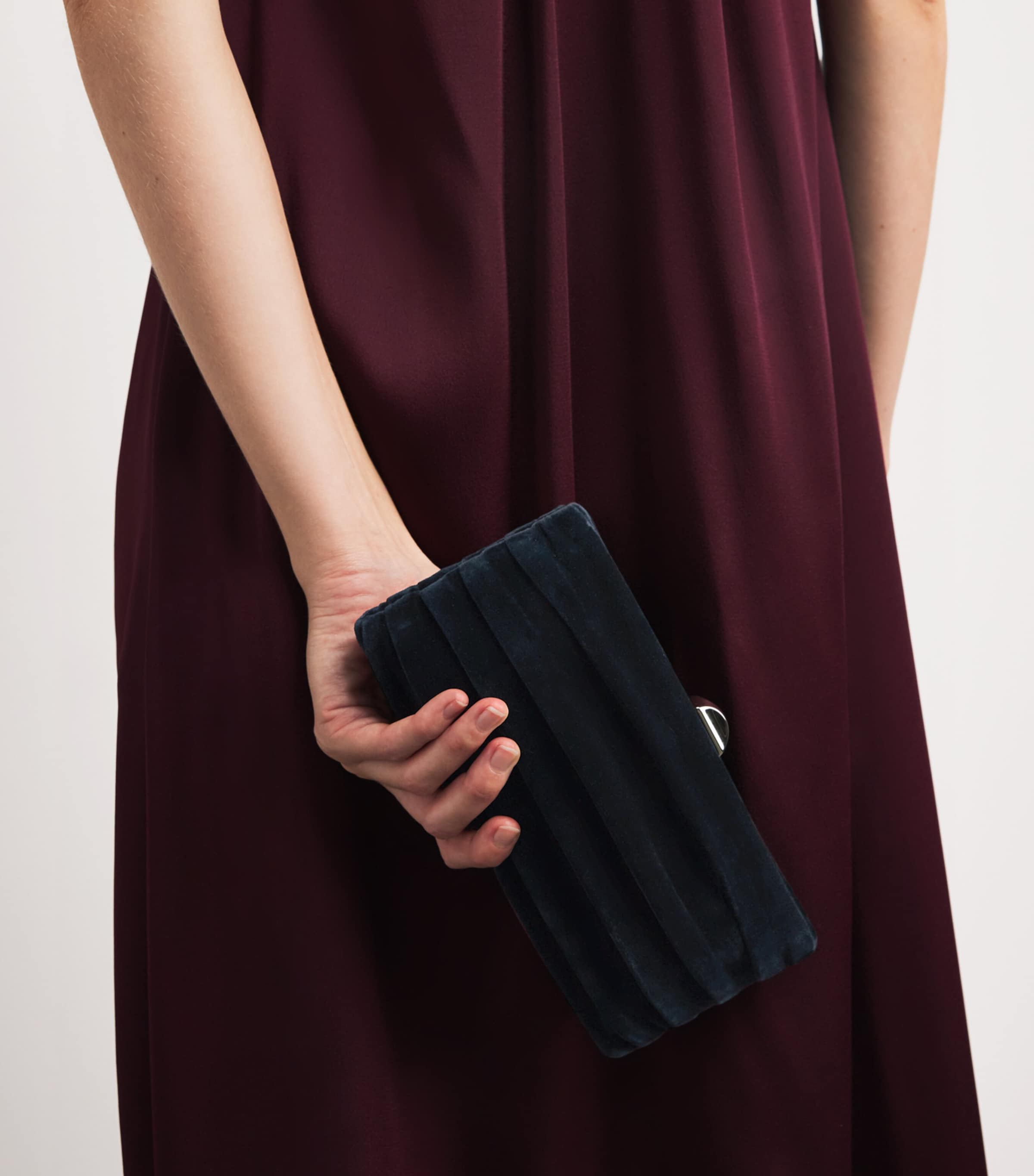 Velvet Plissé Clutch Bag 0301 NAVY Image 2