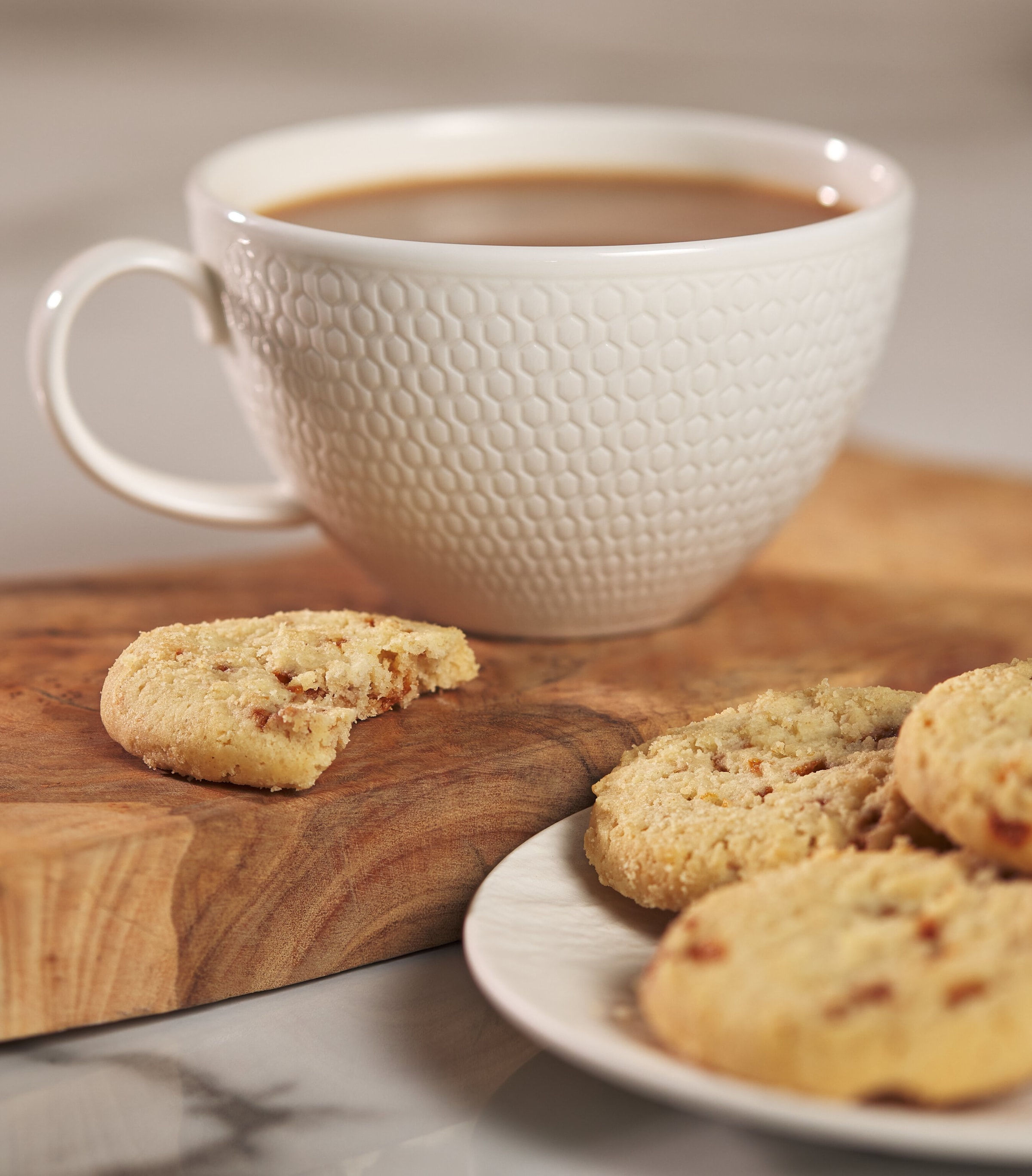 Hazelnut Praline Shortbread (190g) NO COLOUR Image 4