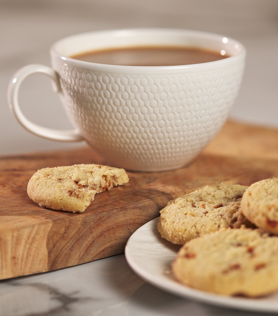 Hazelnut Praline Shortbread (190g) NO COLOUR Image 4