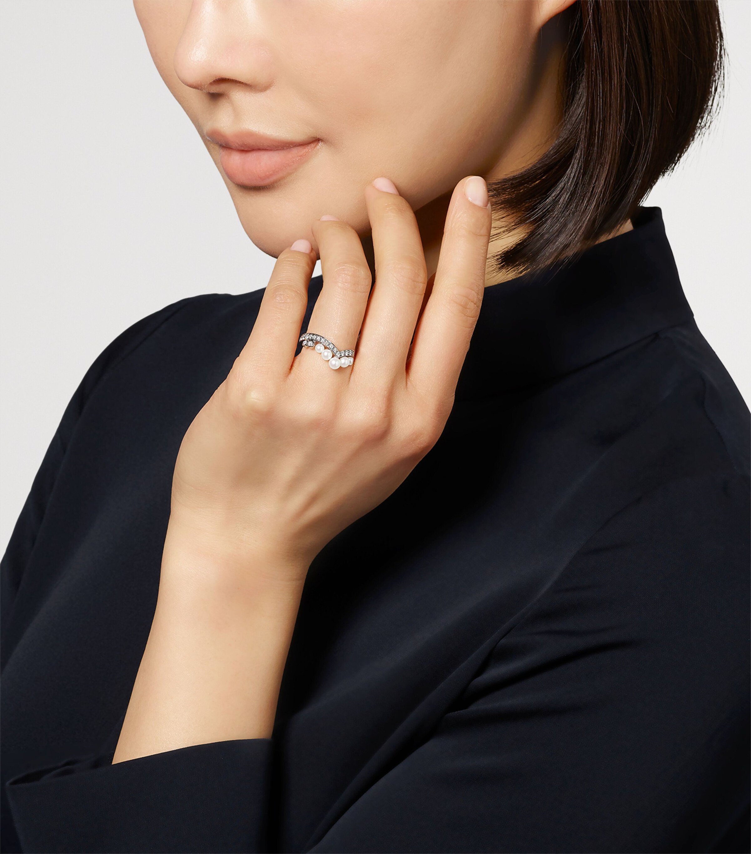 Chaumet White Gold, Diamond and Pearl Joséphine Aigrette Ring White Gold Image 2