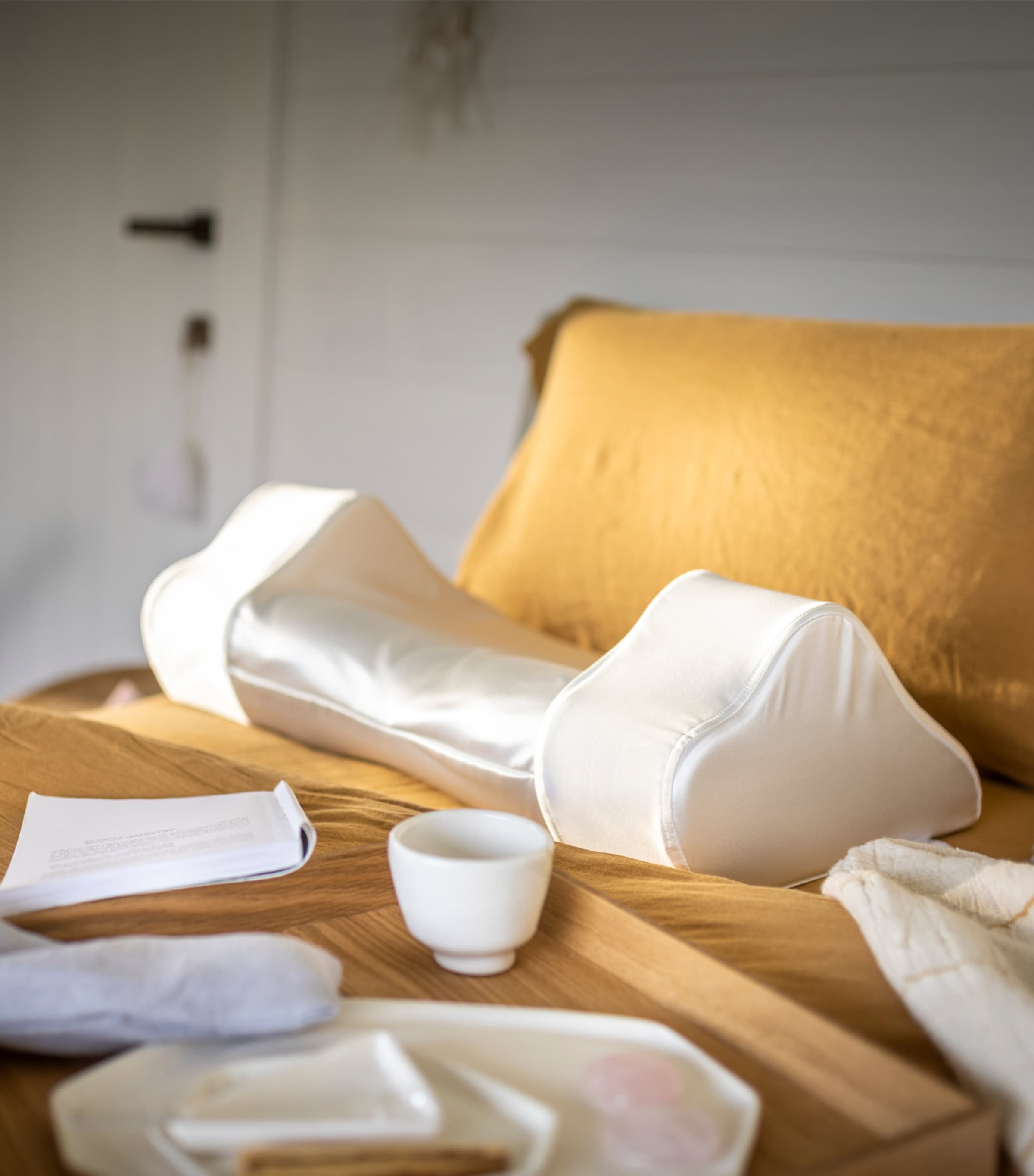 Silk Back Sleep Pillowcase (32cm x 57cm) WHITE Image 7