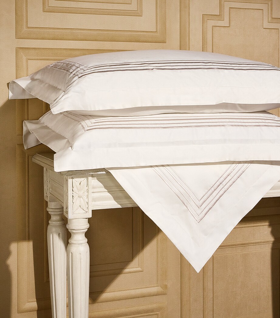 Harrods of London Mayfair Oxford Pillowcase Pair (50cm x 75cm) Cream/sand Image 4